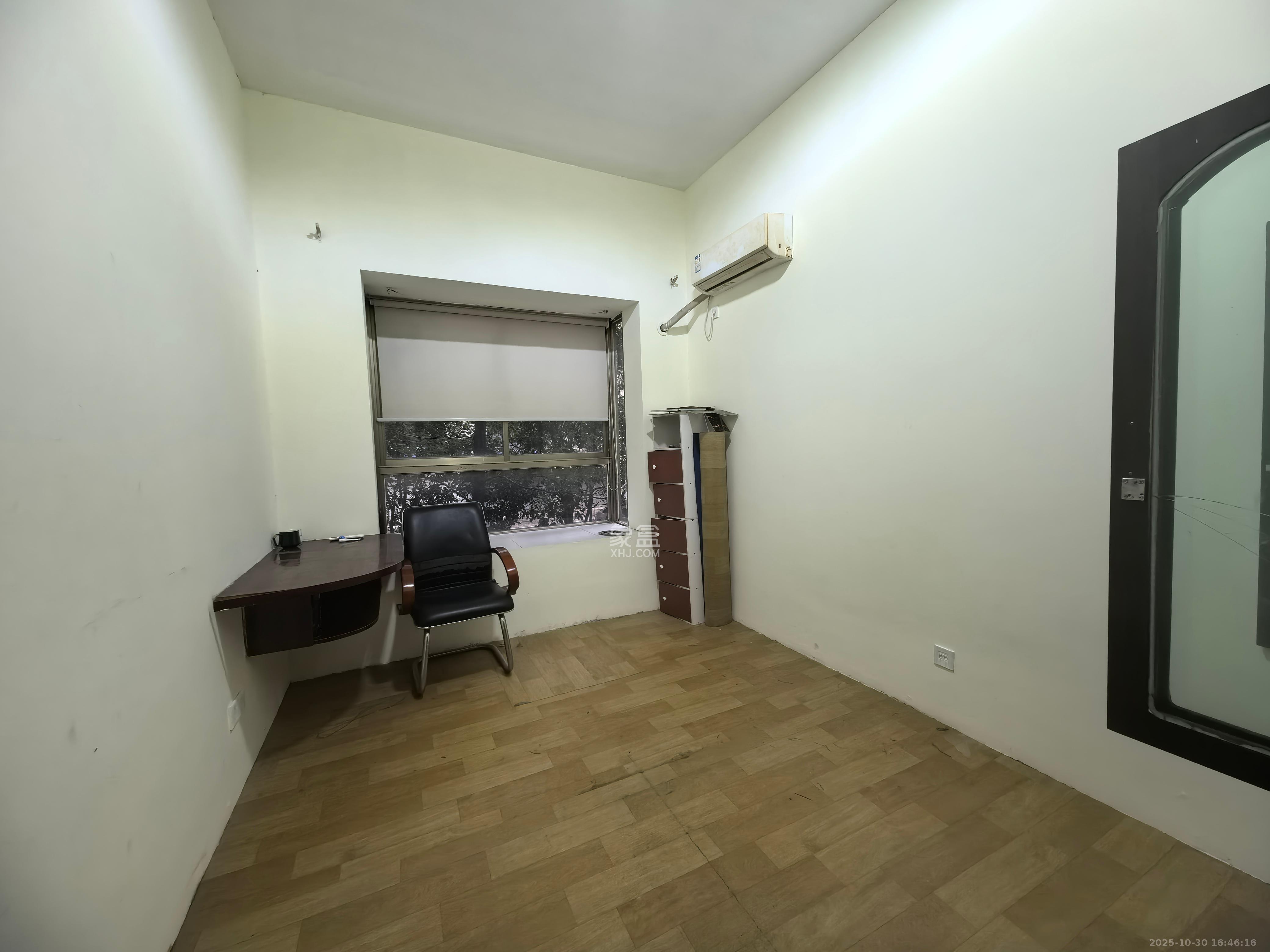 金峰小区南院  5室2厅3卫    4000.0元/月 金峰小区南院  5室2厅3卫    4000.0元/月室内图