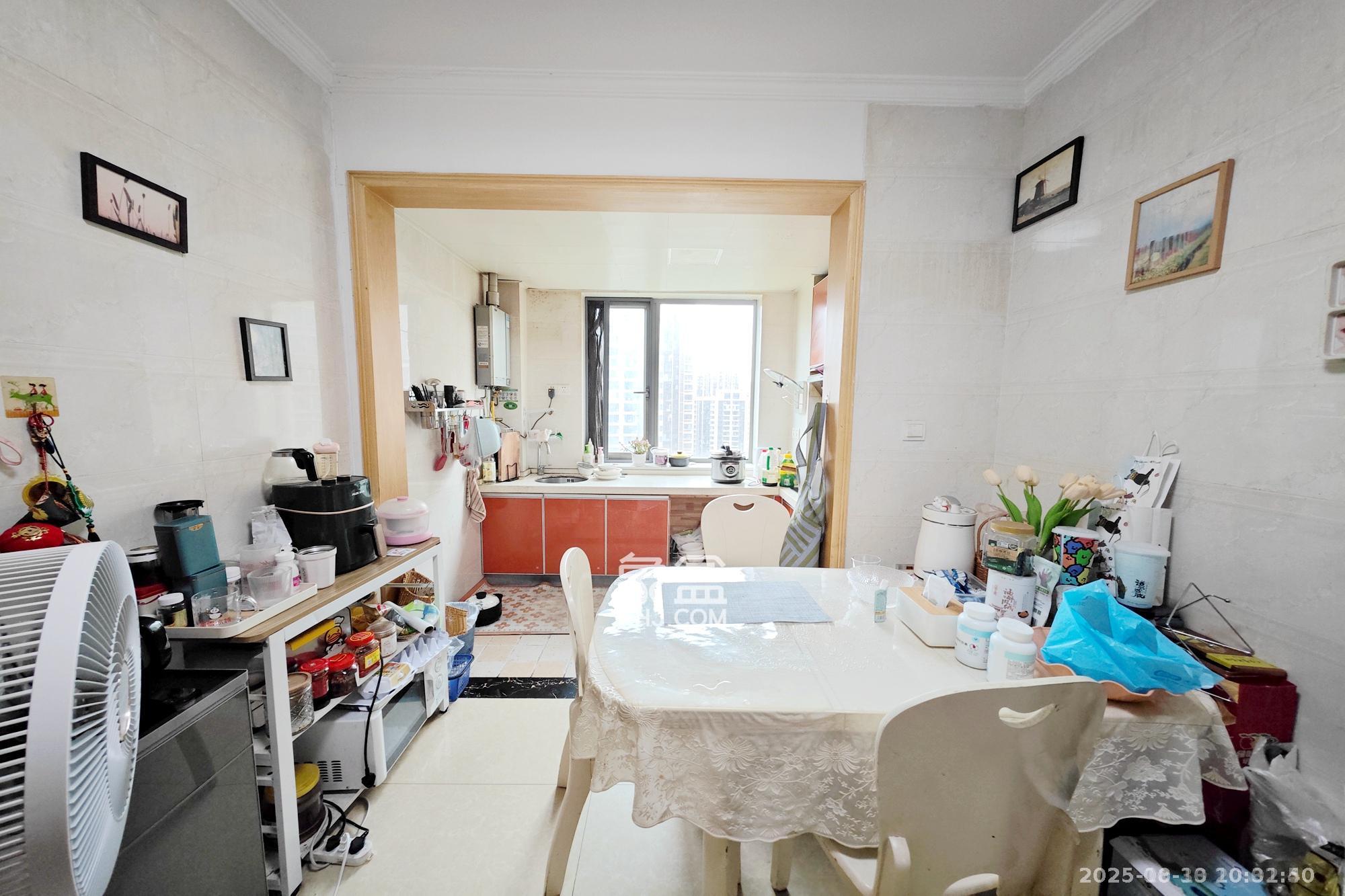 新城新世界一二三期  2室1厅1卫    2300.0元/月 新城新世界一二三期  2室1厅1卫    2300.0元/月室内图