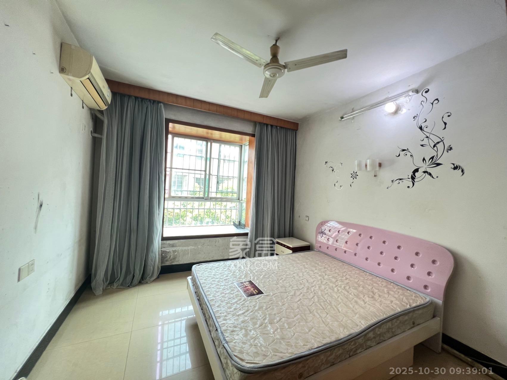 中南汽车世界 2室2厅1卫 1300.0元/月 中南汽车世界 2室2厅1卫 1300.0元/月室内图