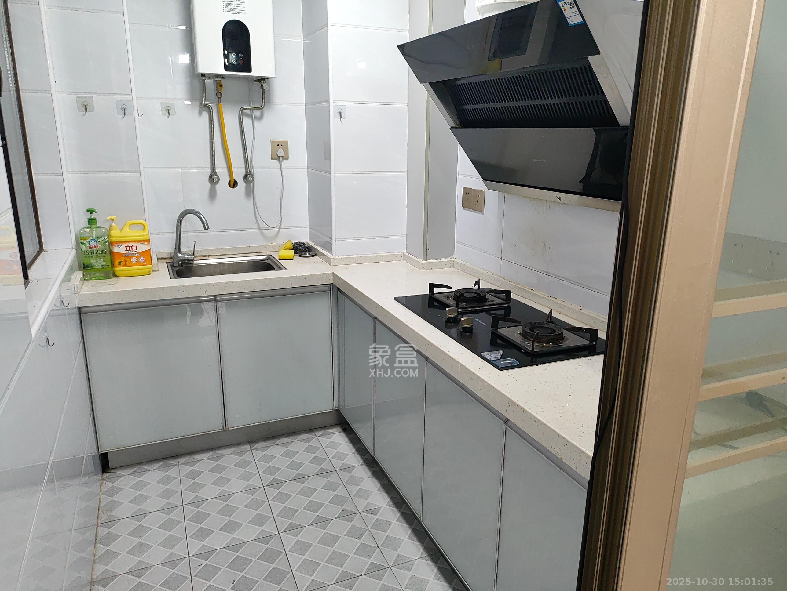 华润置地广场二期  3室2厅2卫    2100.0元/月室内图