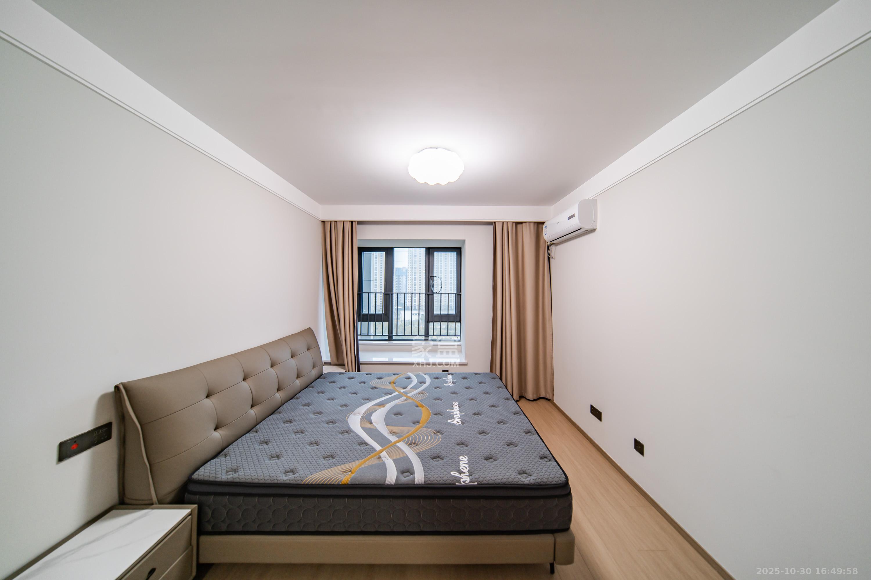 华润凯旋门二期 3室2厅2卫 140.0万 华润凯旋门二期 3室2厅2卫 140.0万卧室