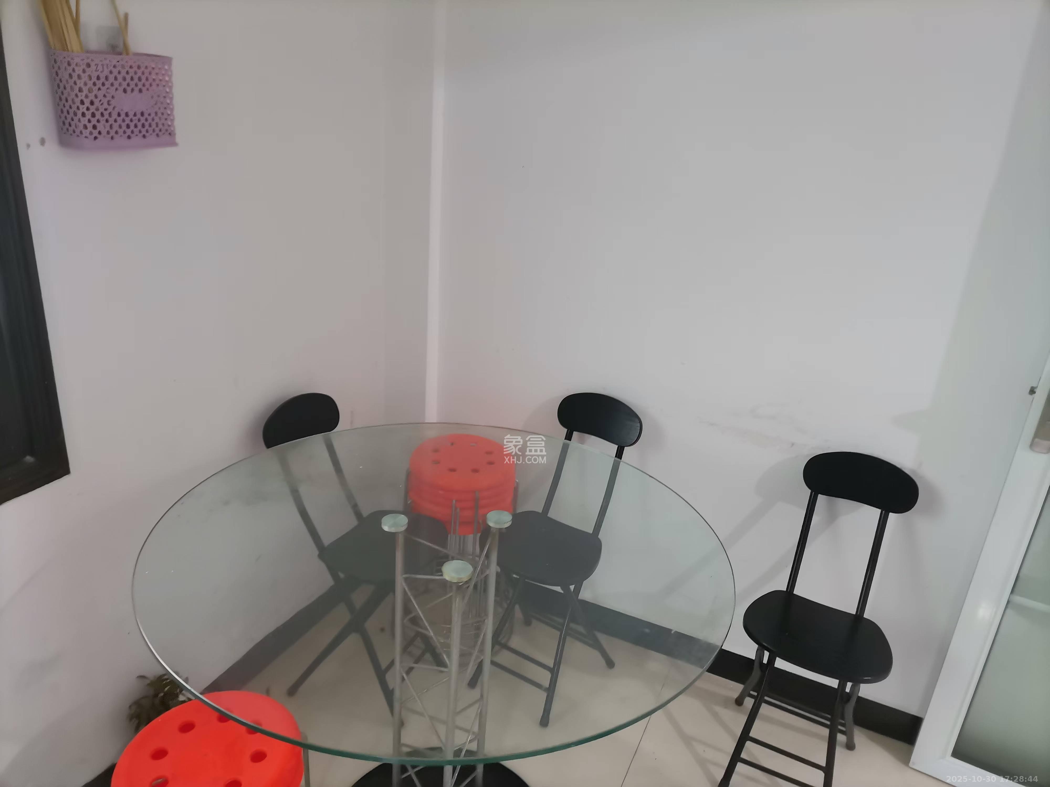 五一新村安置小区(永定社区、永兴社区、永祥社区)  1室1厅1卫    1400.0元/月 五一新村安置小区(永定社区、永兴社区、永祥社区)  1室1厅1卫    1400.0元/月室内图