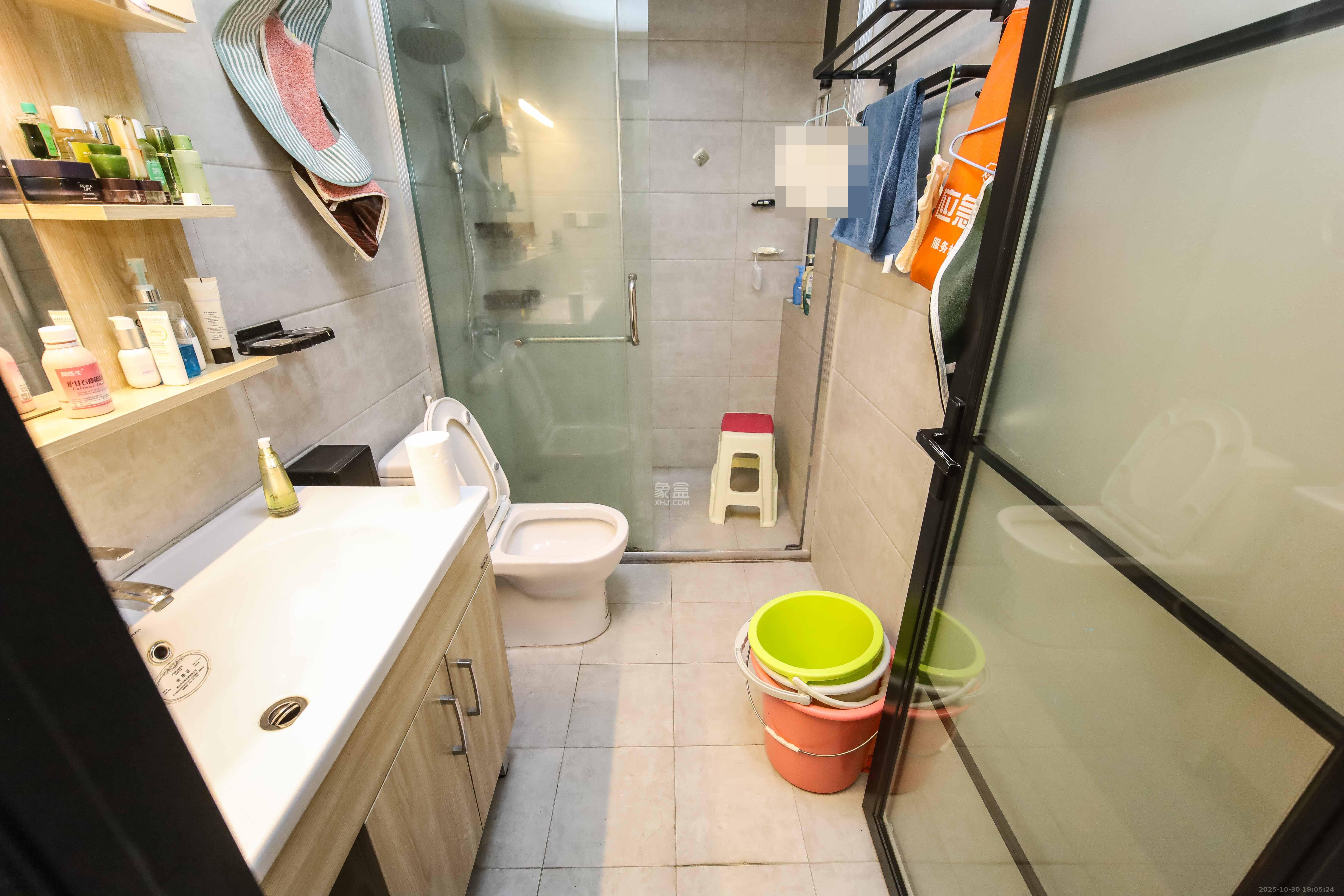 金地格林公馆  3室2厅2卫    145.0万卫生间