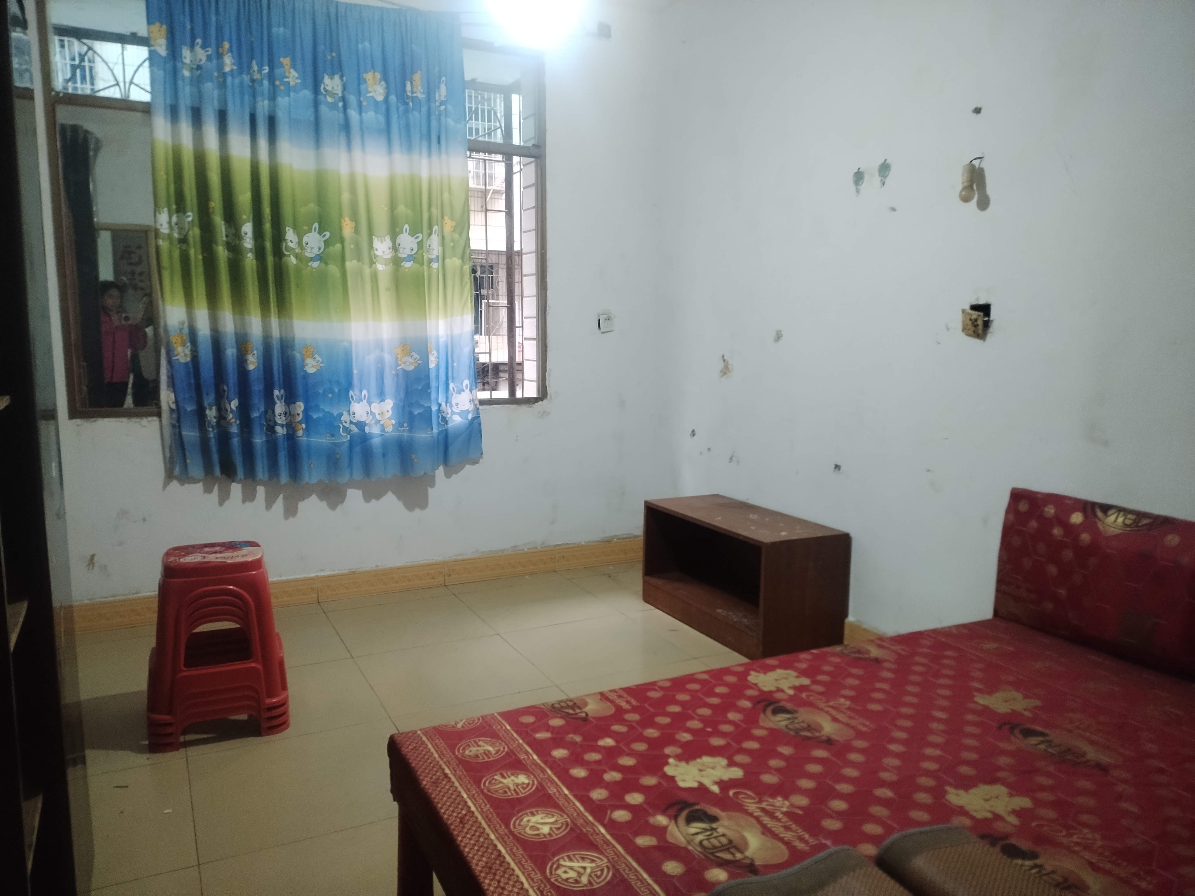 棉纺厂单位房  1室1厅1卫    200.0元/月 棉纺厂单位房  1室1厅1卫    200.0元/月室内图