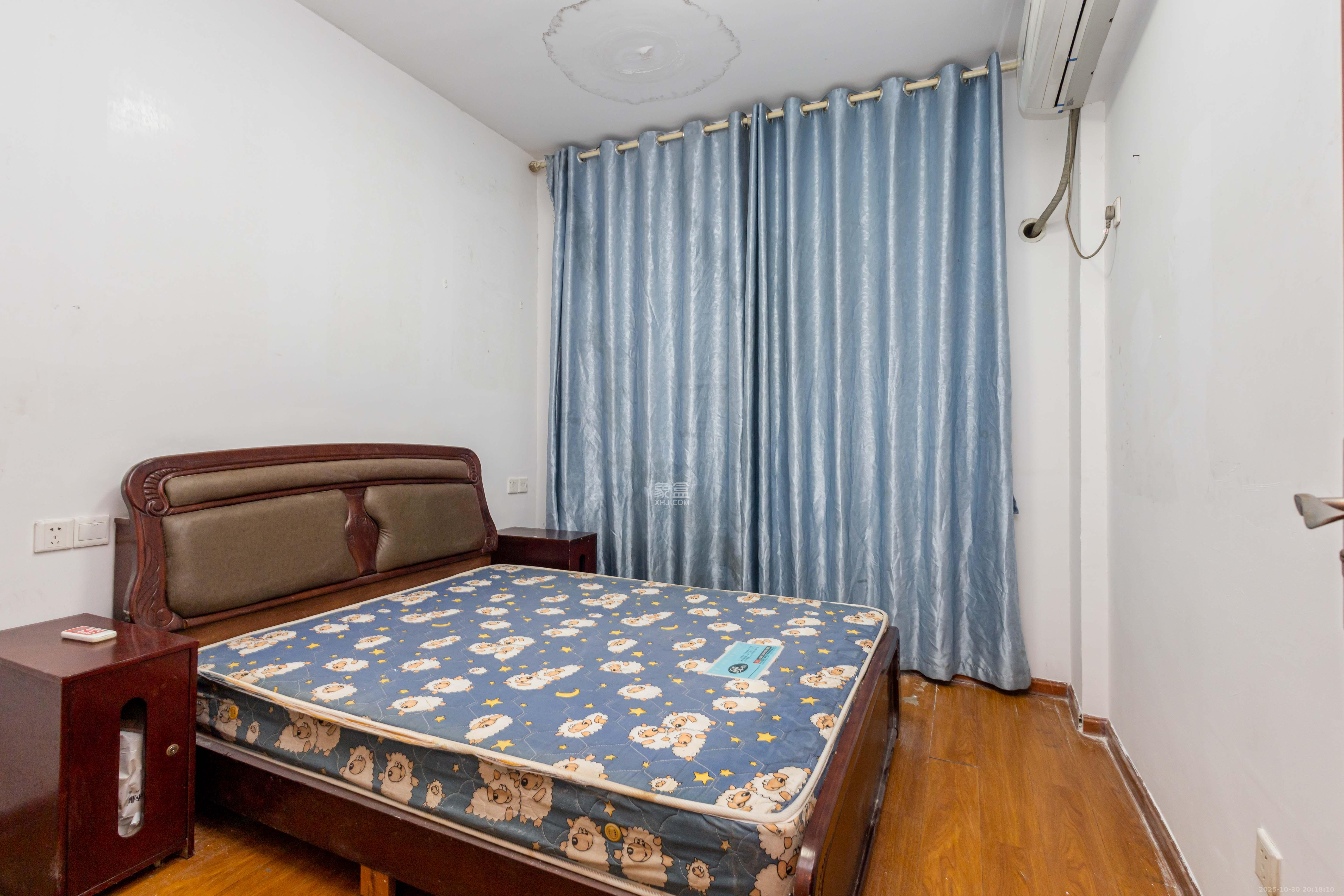 爵士湘  4室2厅2卫    89.0万 爵士湘  4室2厅2卫    89.0万卧室