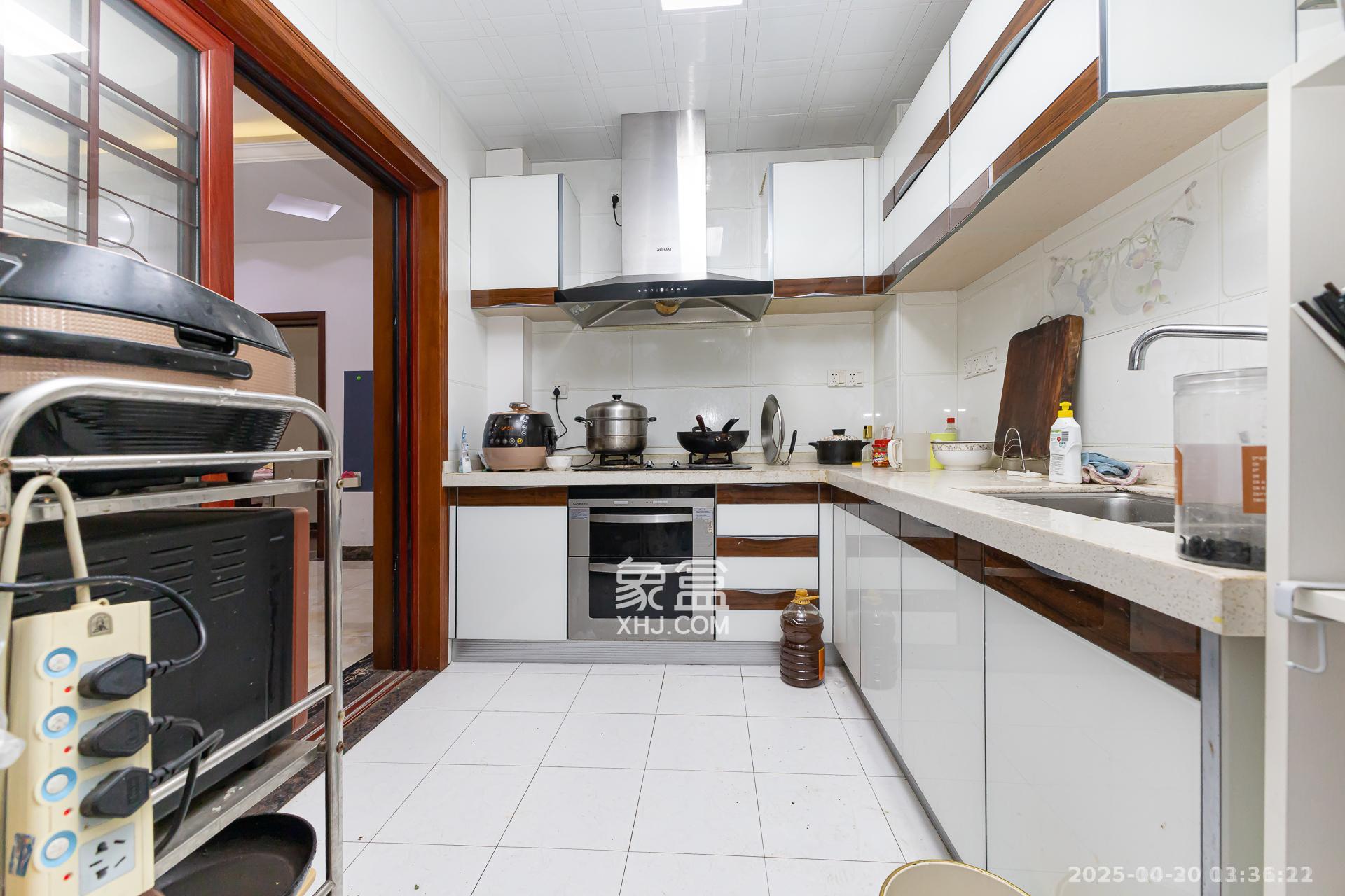 名家翡翠花园  4室2厅2卫    2500.0元/月 名家翡翠花园  4室2厅2卫    2500.0元/月室内图