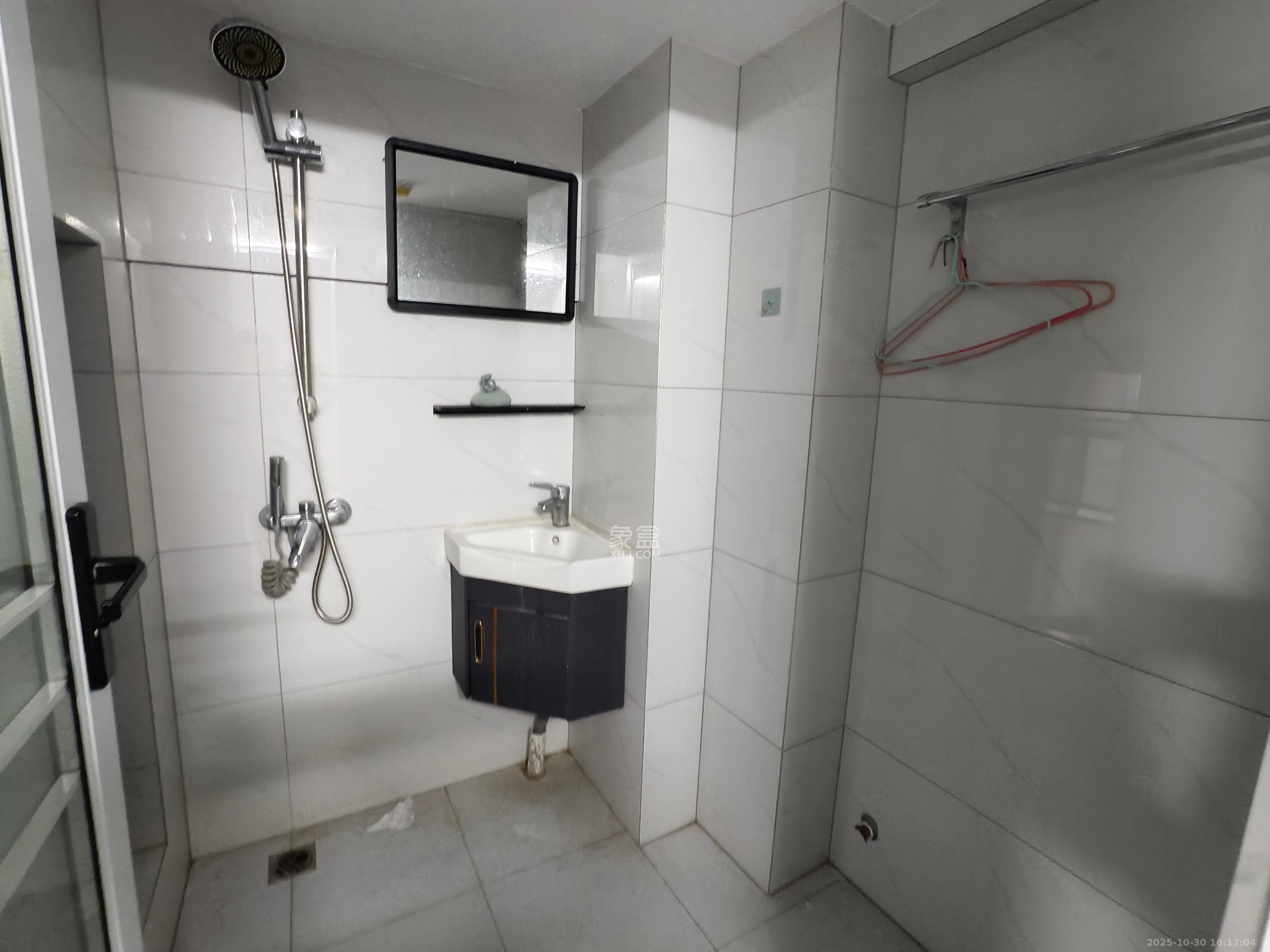 新城悦隽公园  1室1厅1卫    2000.0元/月室内图