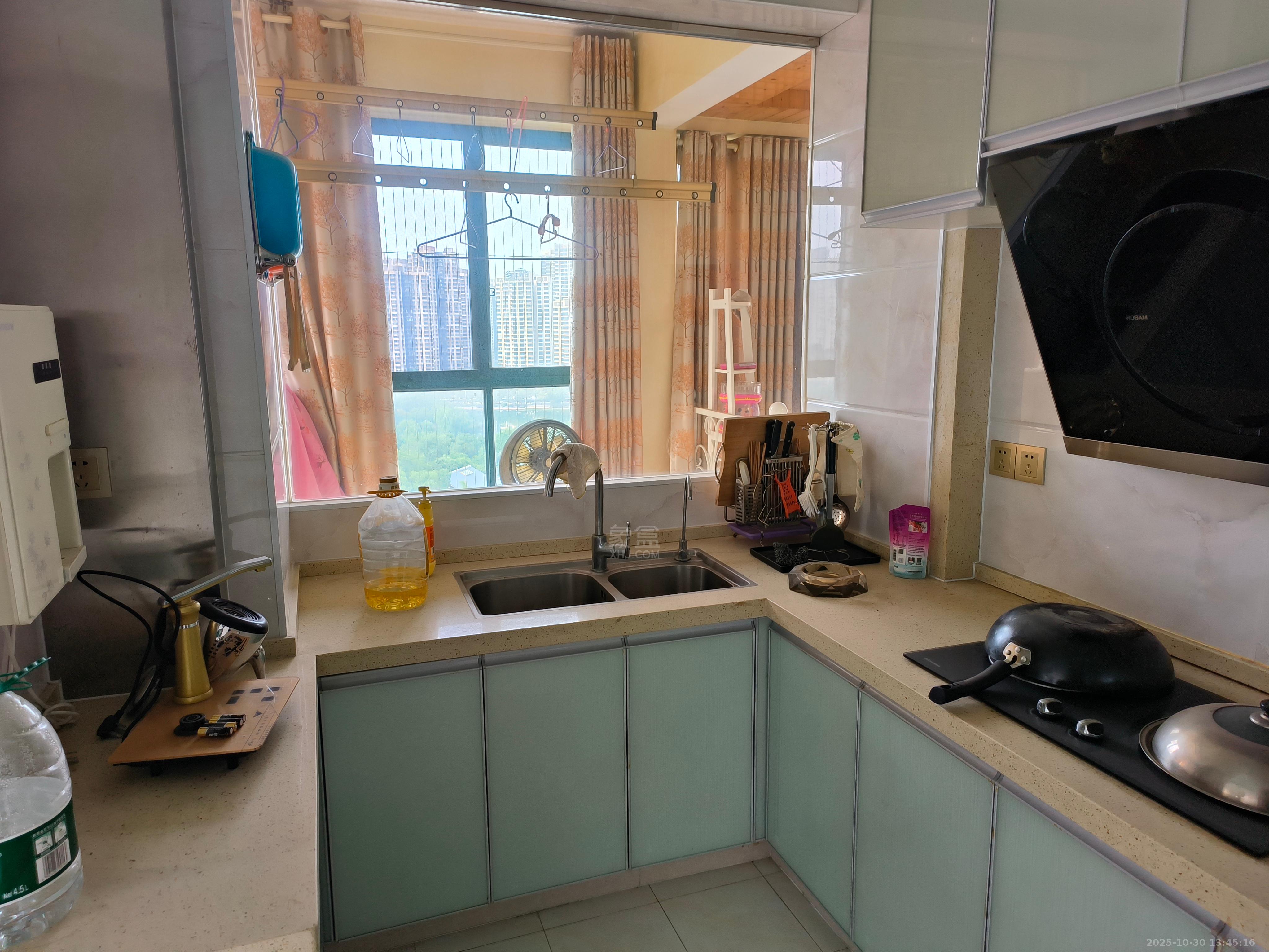 湖景名城  3室2厅2卫    1900.0元/月室内图