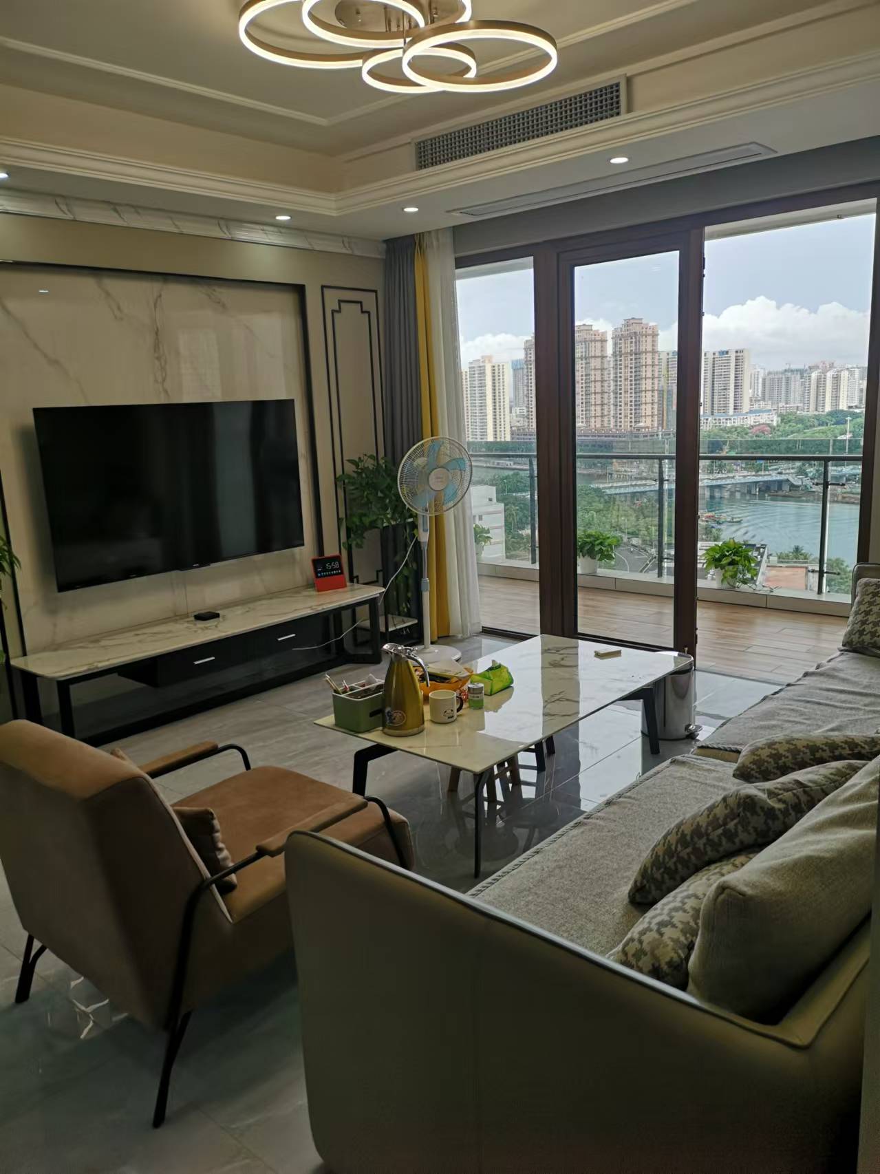 西溪里二期  3室2厅2卫    265.0万客厅