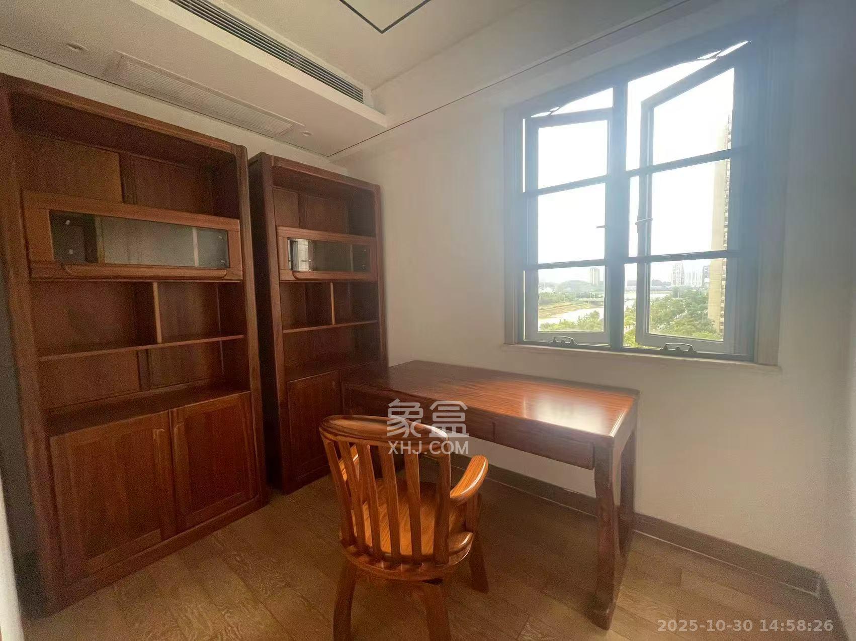 恒伟西雅韵  3室2厅2卫    5000.0元/月室内图