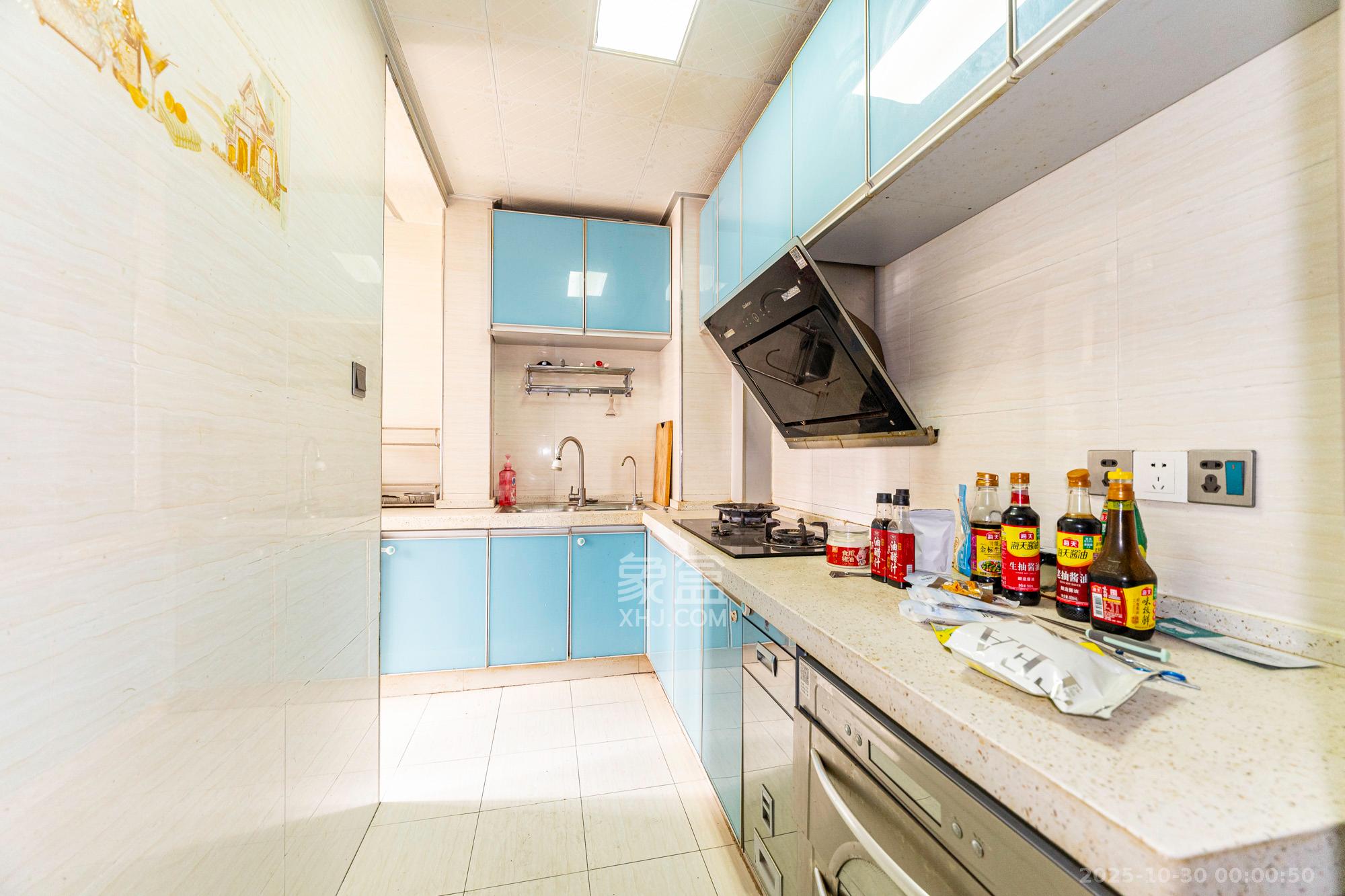 三一街区  3室2厅1卫    62.8万厨房