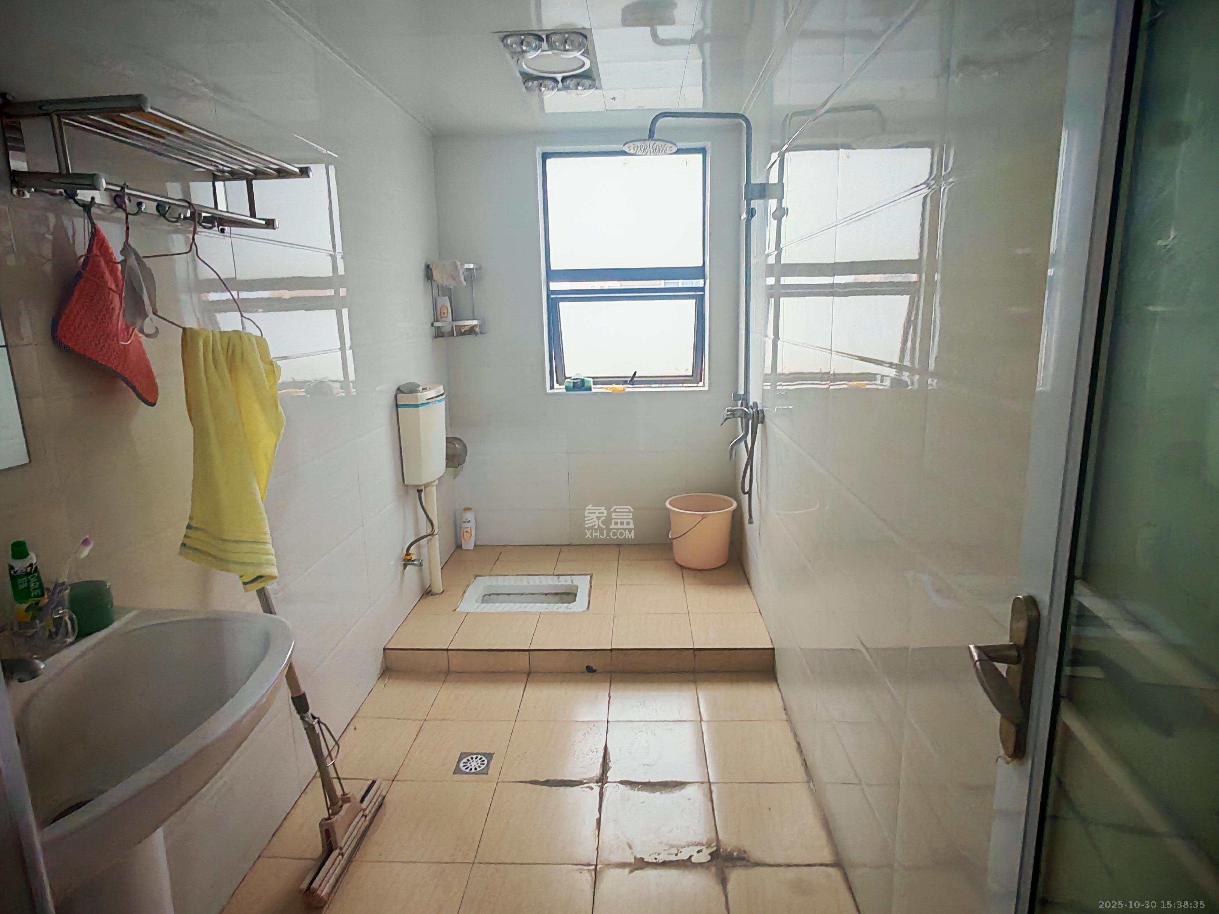 秀峰景园（领秀峰）  4室2厅2卫    1700.0元/月室内图