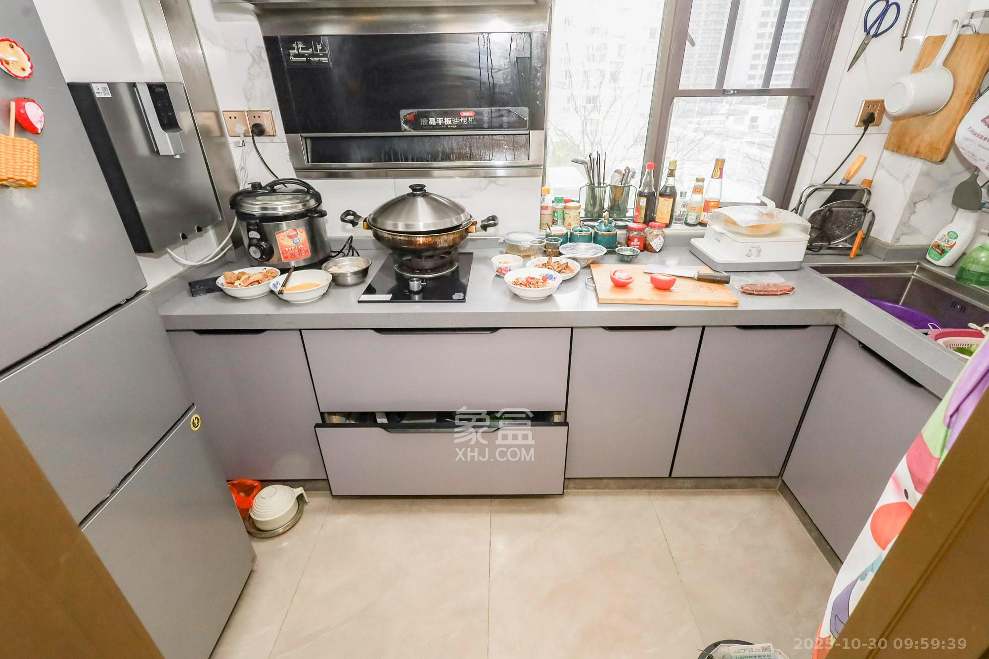 旭辉藏郡(藏郡、旭湘华府) 3室2厅1卫 3600.0元/月 旭辉藏郡(藏郡、旭湘华府) 3室2厅1卫 3600.0元/月室内图