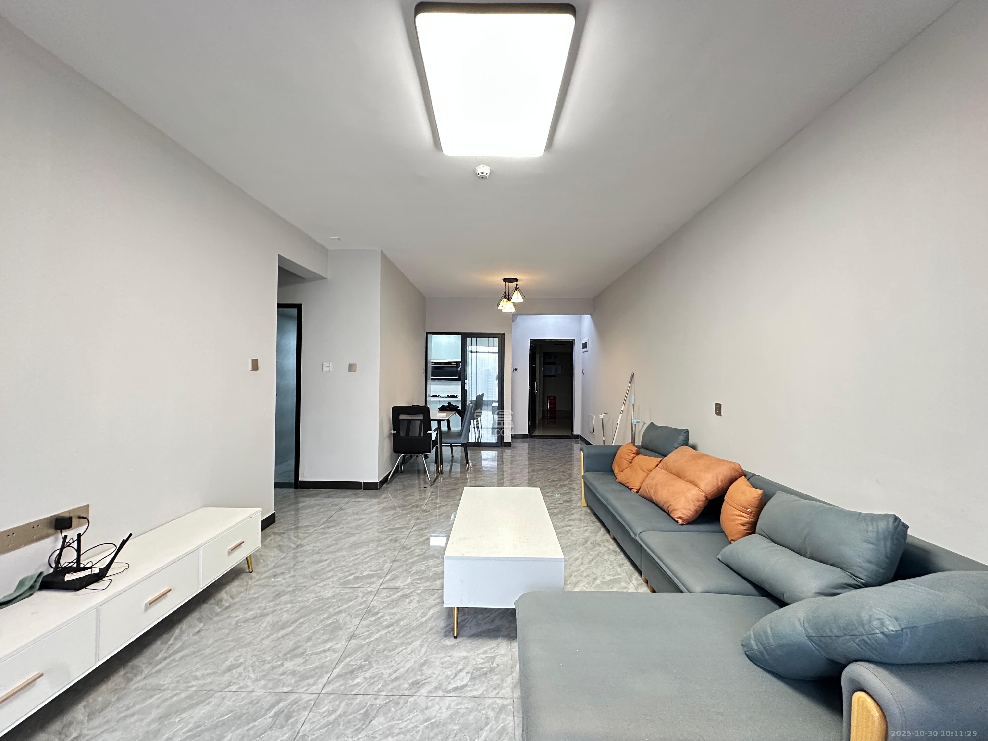 振业城三期  4室2厅2卫    3100.0元/月室内图