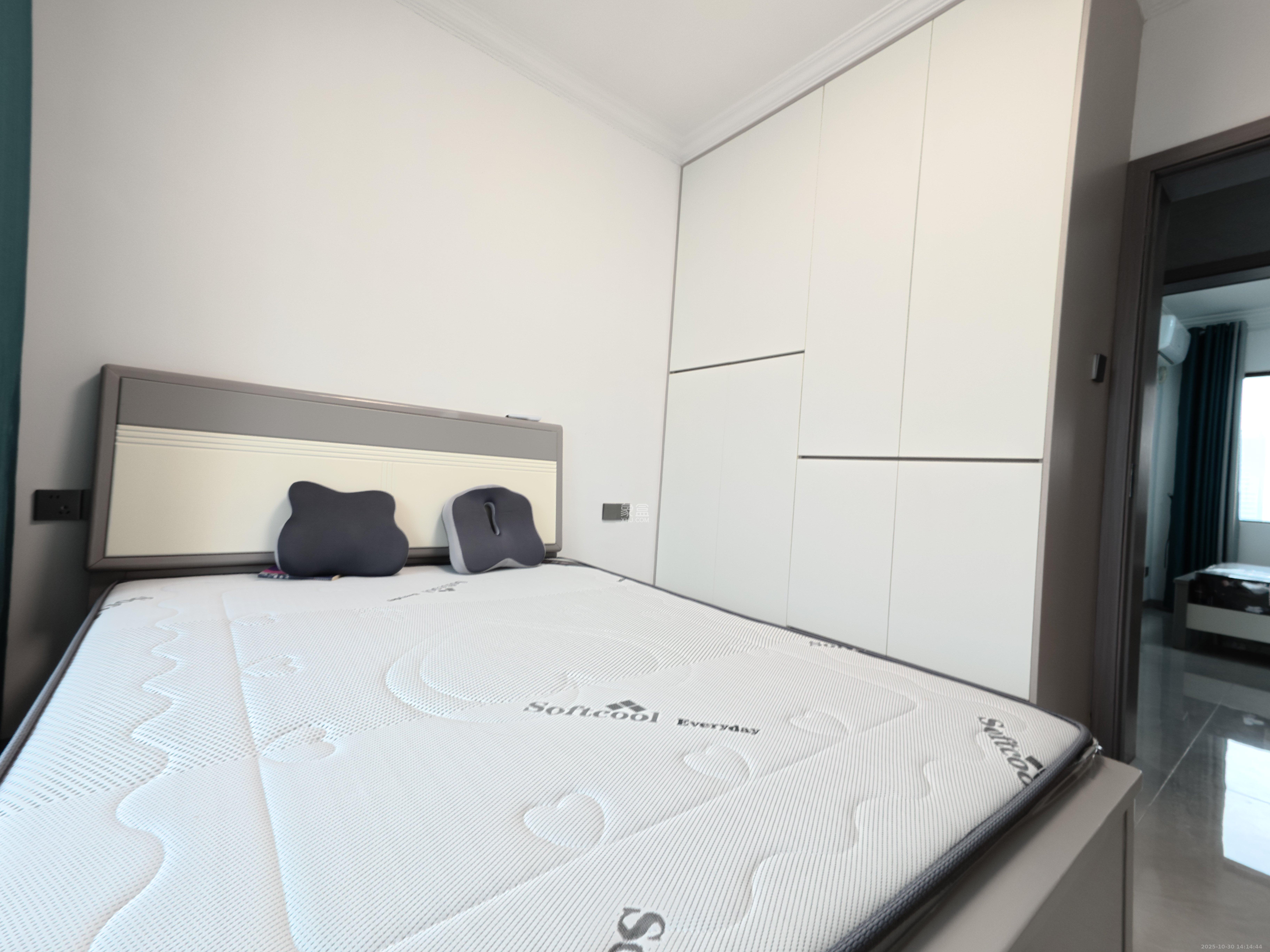 和润园三期  3室2厅1卫    2700.0元/月室内图