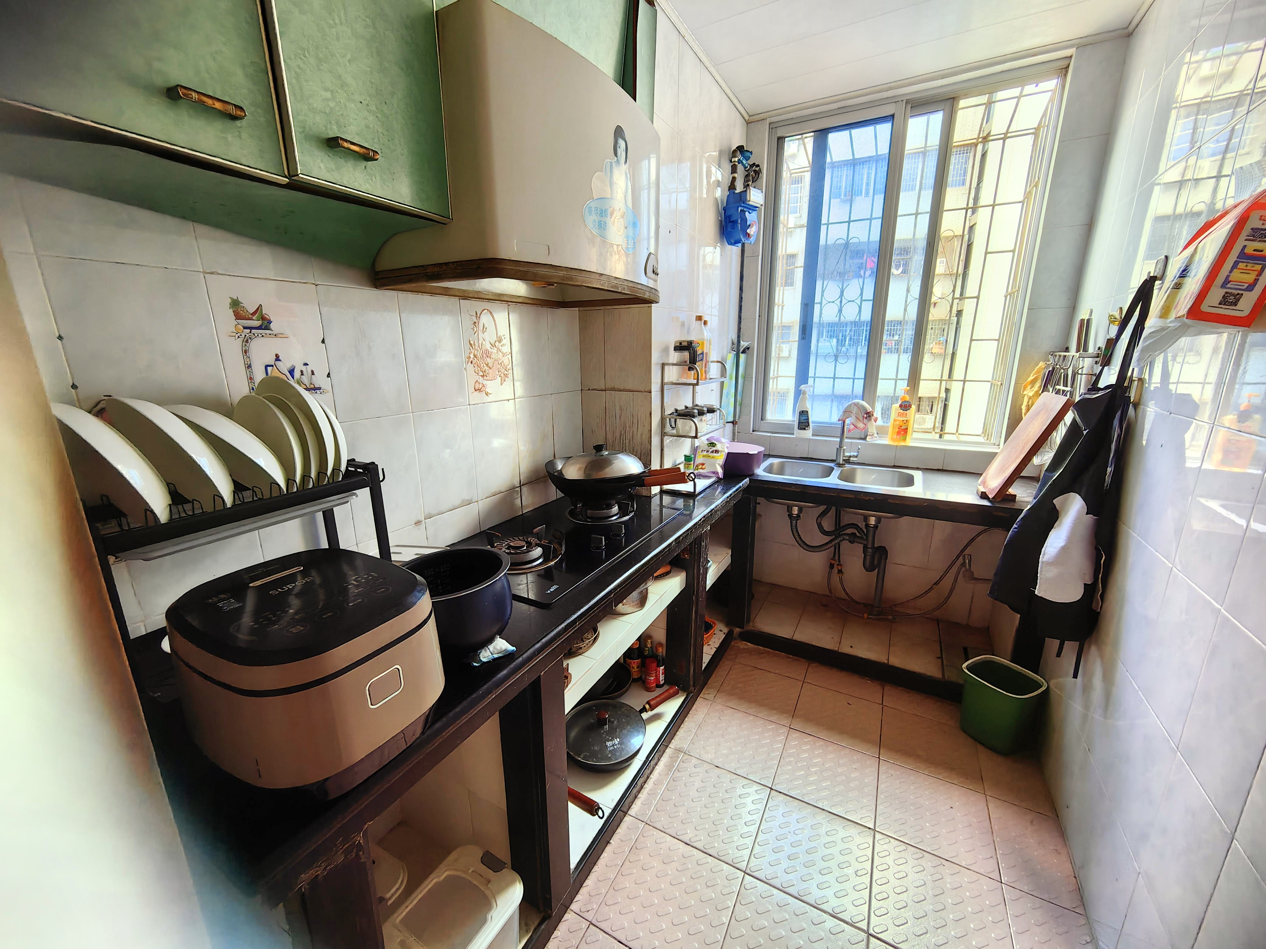 电信小区  1室0厅0卫    110.0万客厅