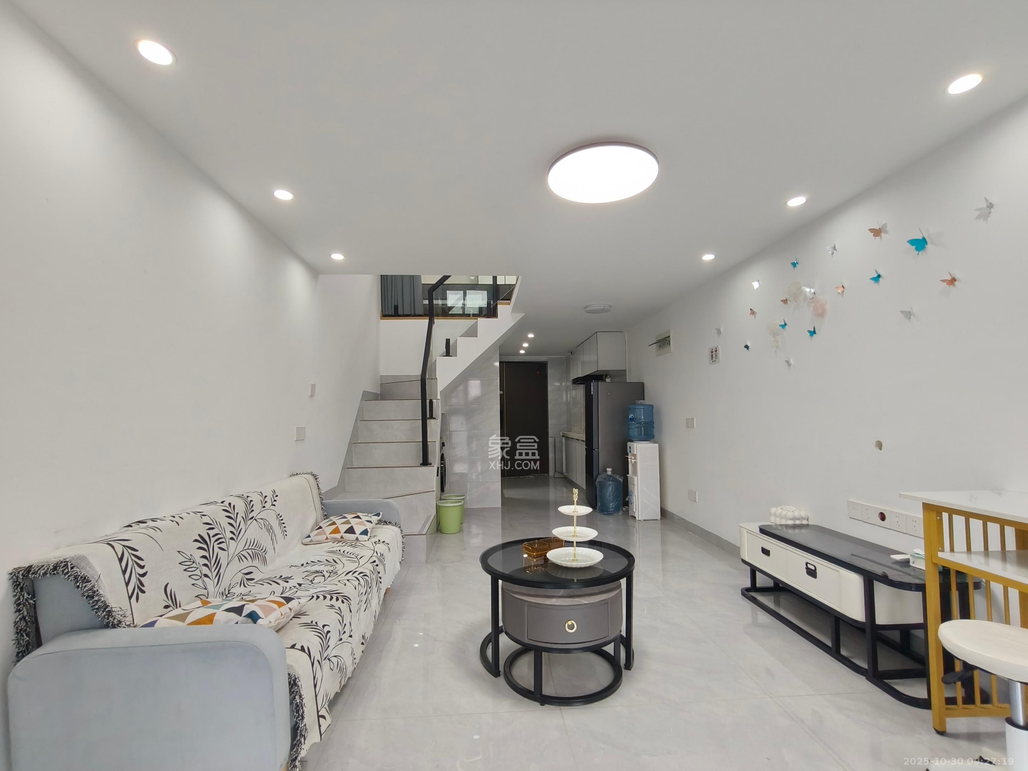 中交广场公寓  2室1厅1卫    2200.0元/月 中交广场公寓  2室1厅1卫    2200.0元/月室内图