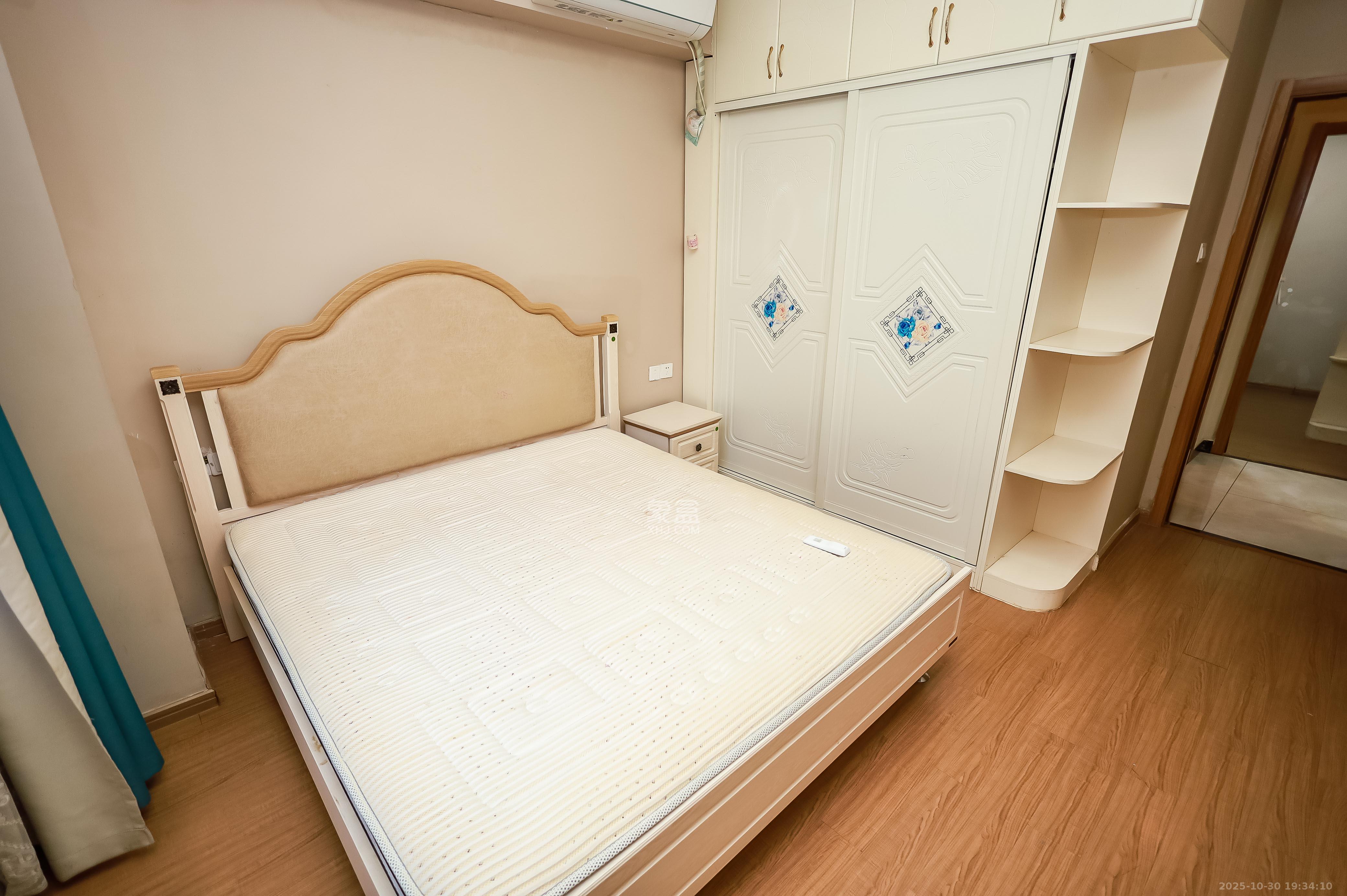 麓谷小镇  3室2厅1卫    54.8万卧室