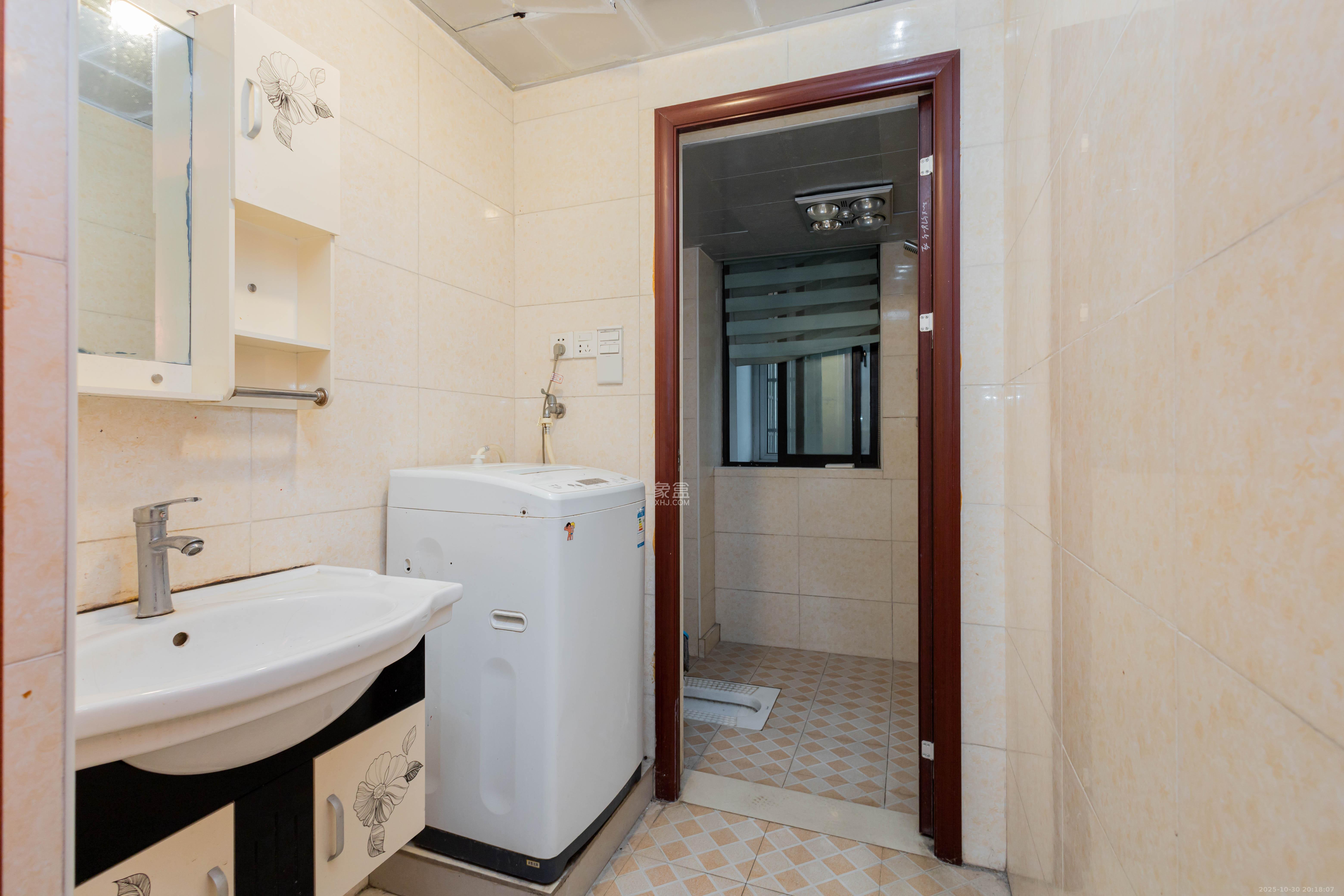 爵士湘  4室2厅2卫    89.0万 爵士湘  4室2厅2卫    89.0万卫生间