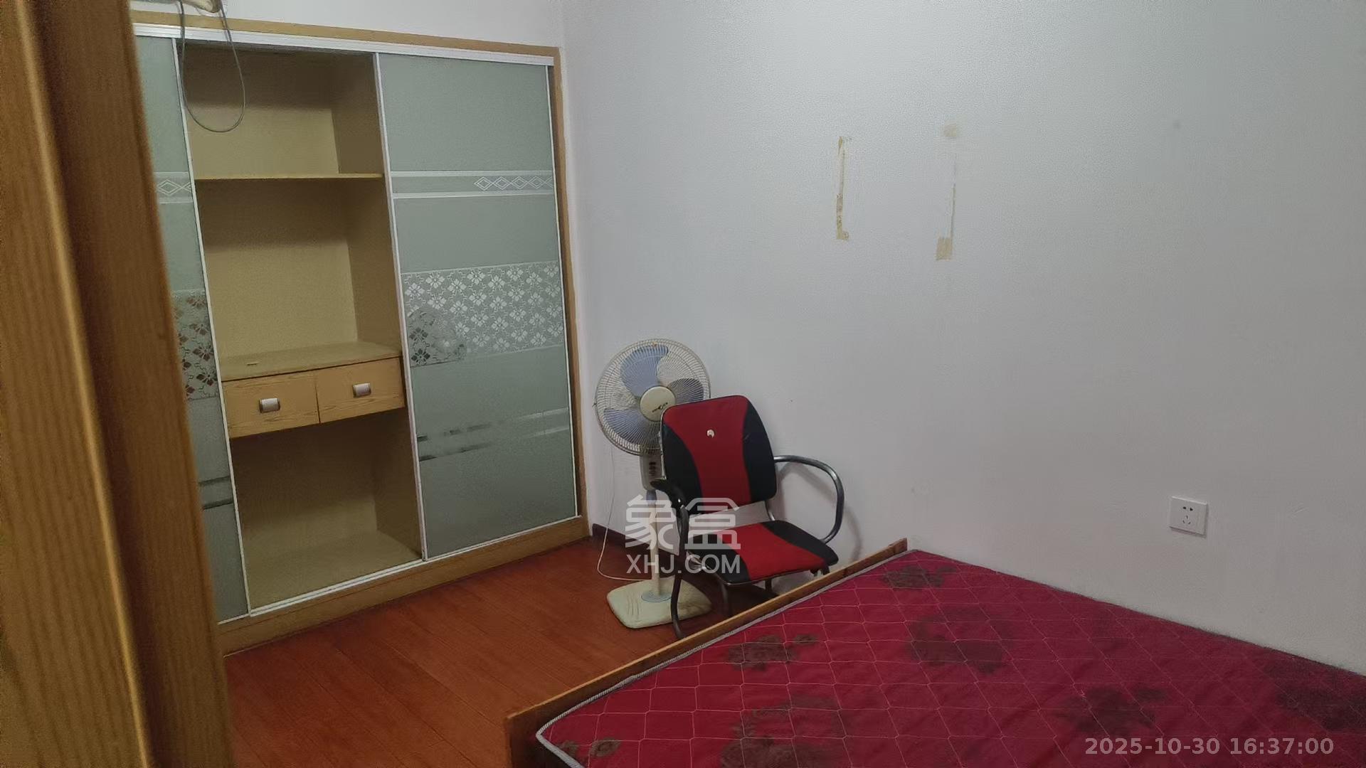 极目楚天  1室2厅1卫    1300.0元/月 极目楚天  1室2厅1卫    1300.0元/月室内图