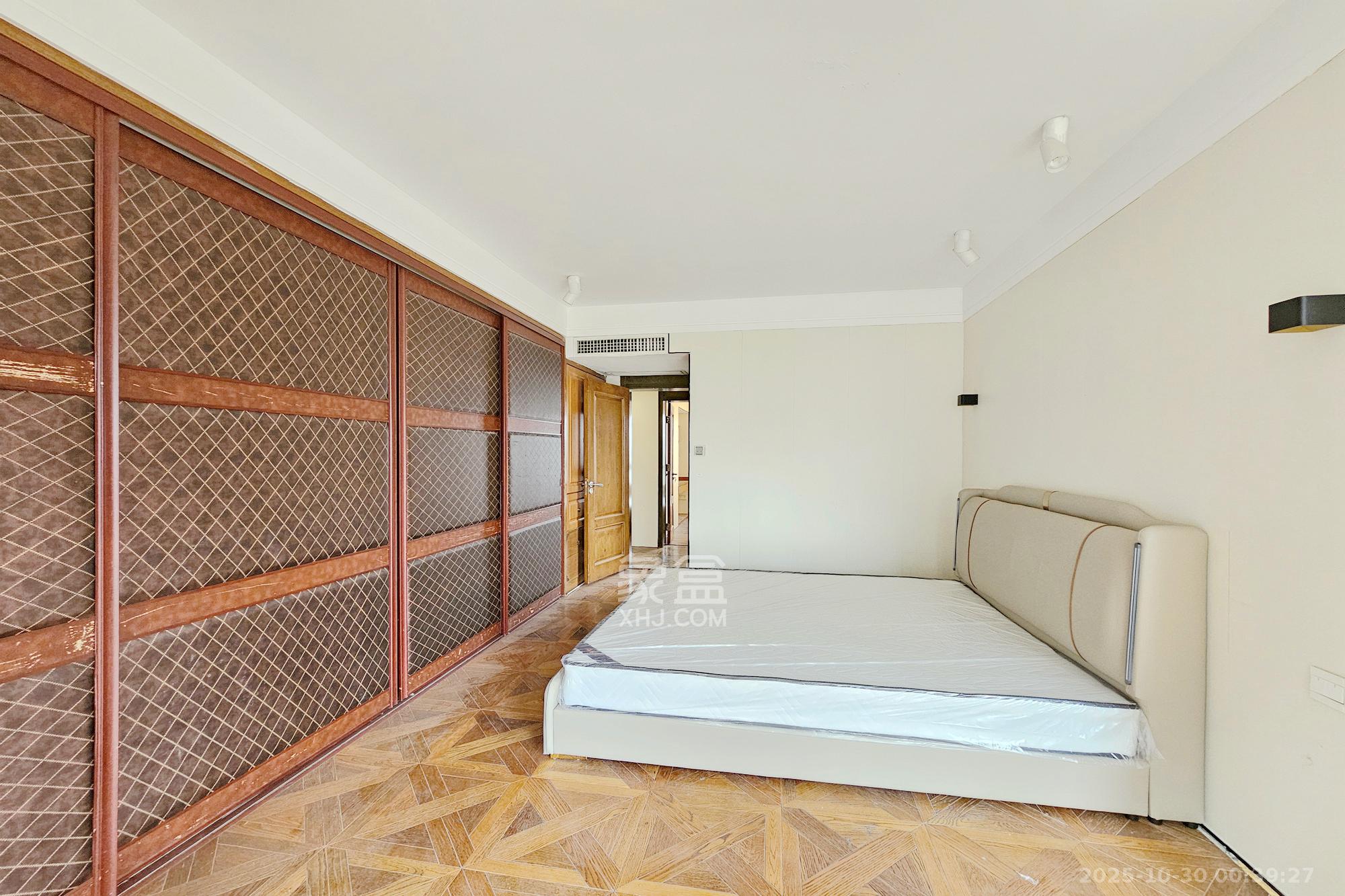 三江花中城  3室2厅2卫    128.0万卧室