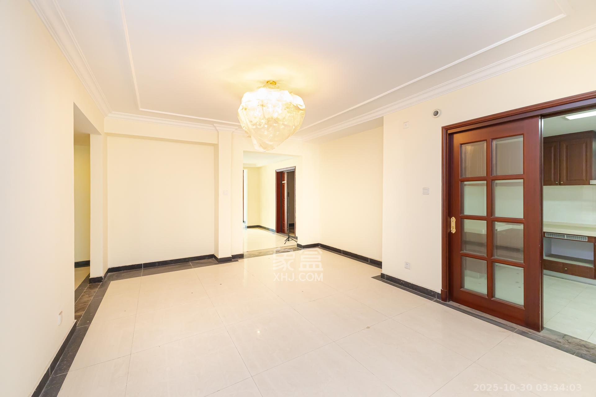 恒大名都  4室2厅4卫    125.0万 恒大名都  4室2厅4卫    125.0万客厅