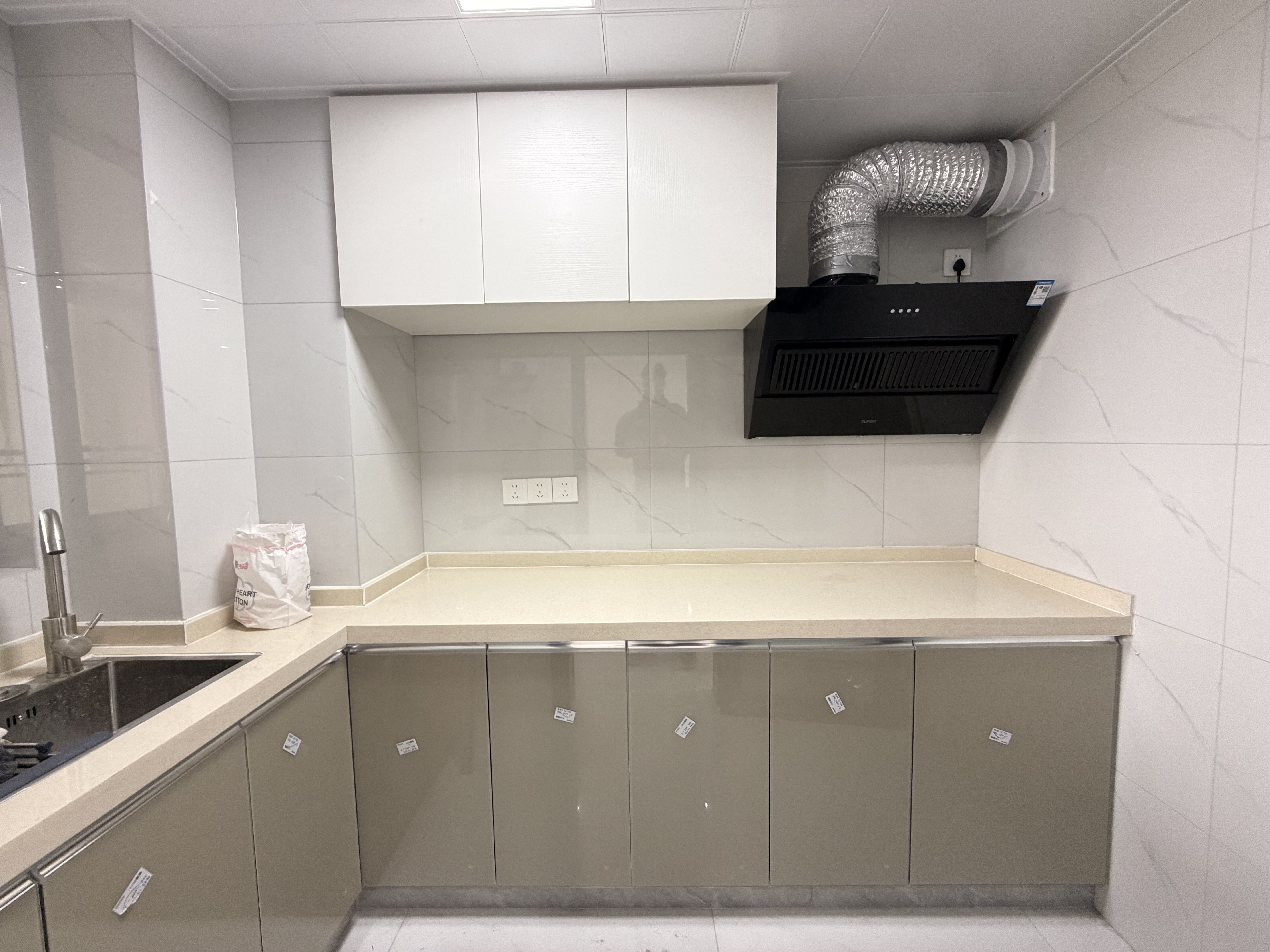 恒泰风格城市  2室2厅2卫    1800.0元/月户型图