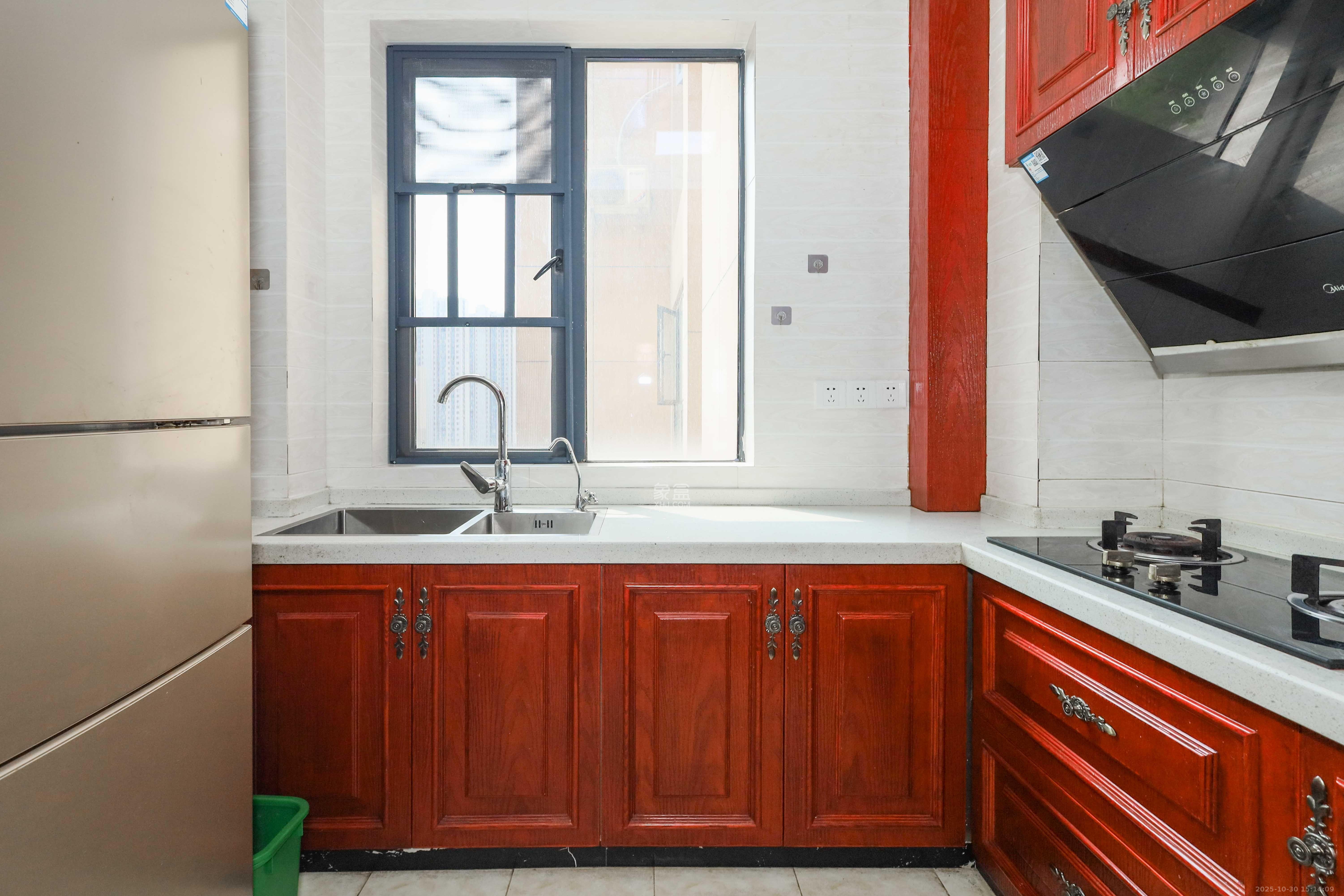 润芳园 3室2厅2卫 2300.0元/月 润芳园 3室2厅2卫 2300.0元/月室内图