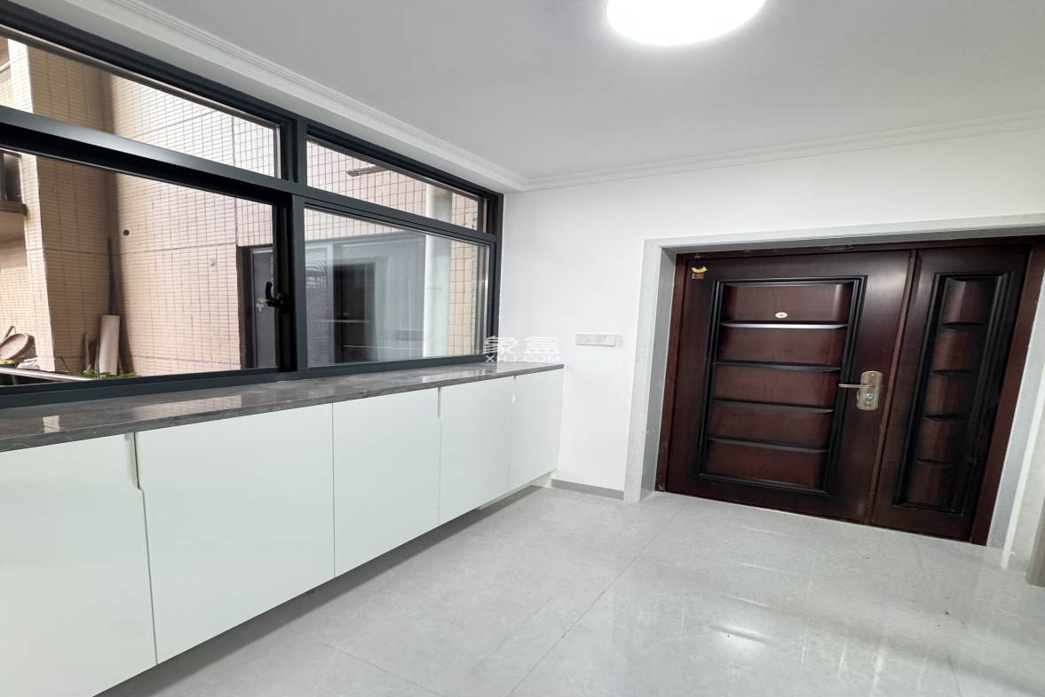 融冠亲城 4室2厅2卫 2800.0元/月 融冠亲城 4室2厅2卫 2800.0元/月室内图