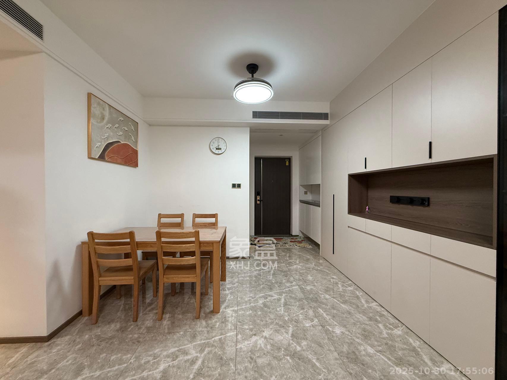 复地滨江金融中心  3室2厅2卫    4200.0元/月室内图