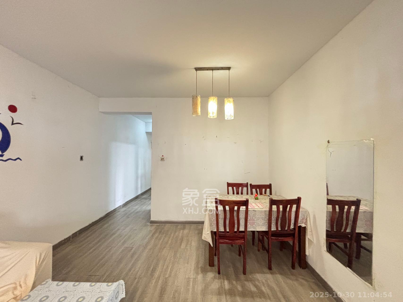 华润凤凰城二期  2室2厅1卫    1500.0元/月室内图