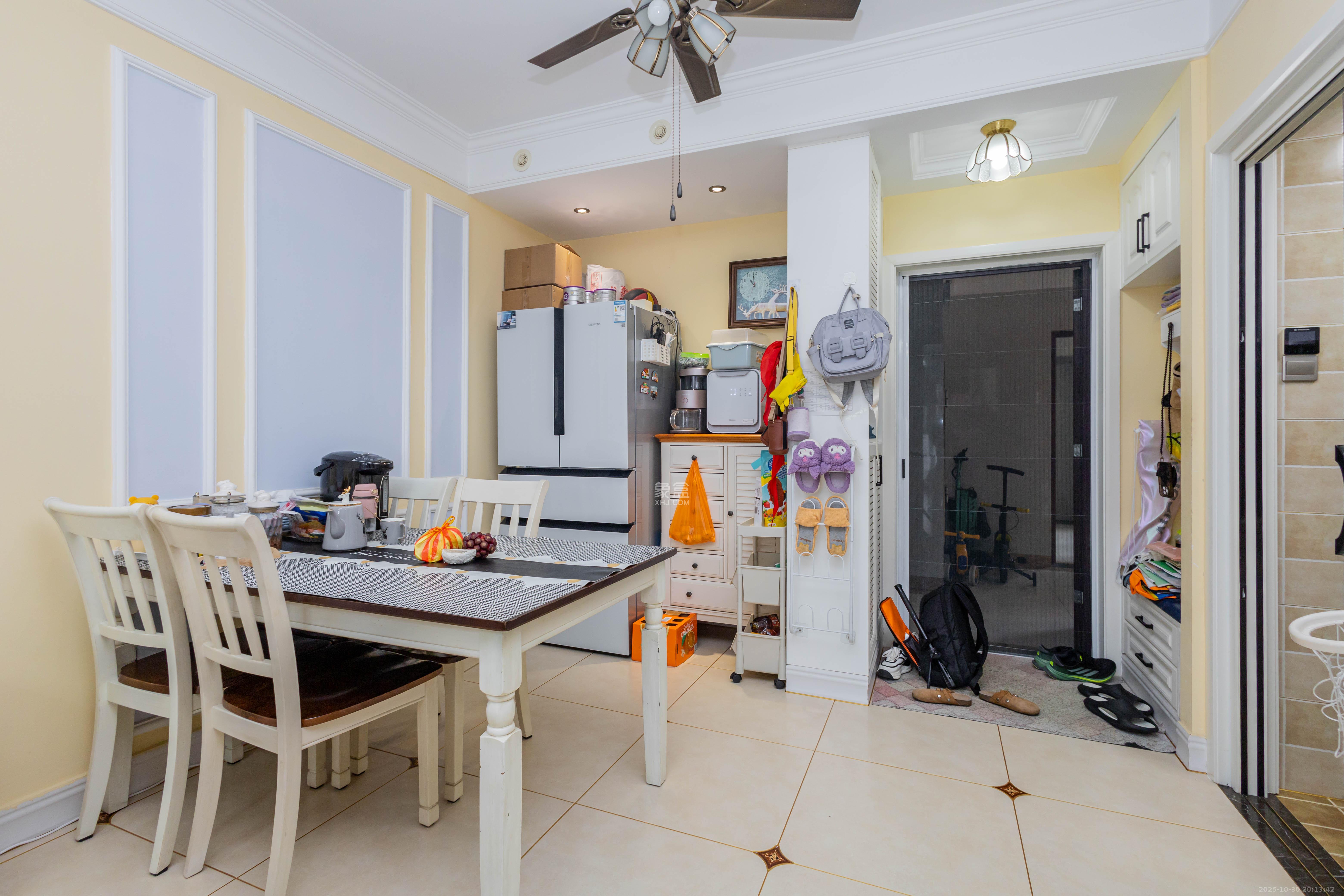 芙蓉万国城MOMA（卓越汇富苑）  3室1厅1卫    98.8万客厅