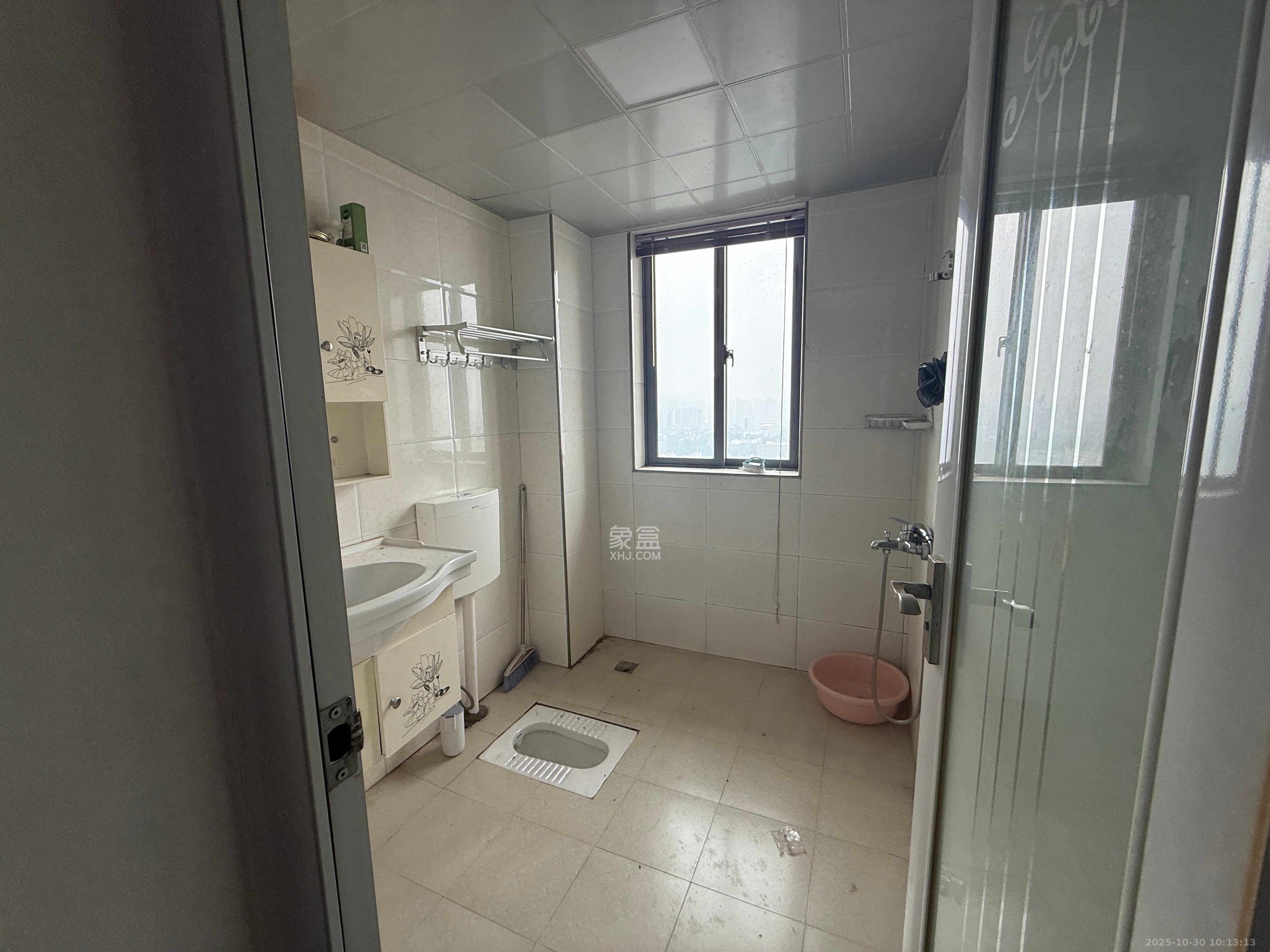 上海城小区 3室2厅2卫 2000.0元/月 上海城小区 3室2厅2卫 2000.0元/月室内图