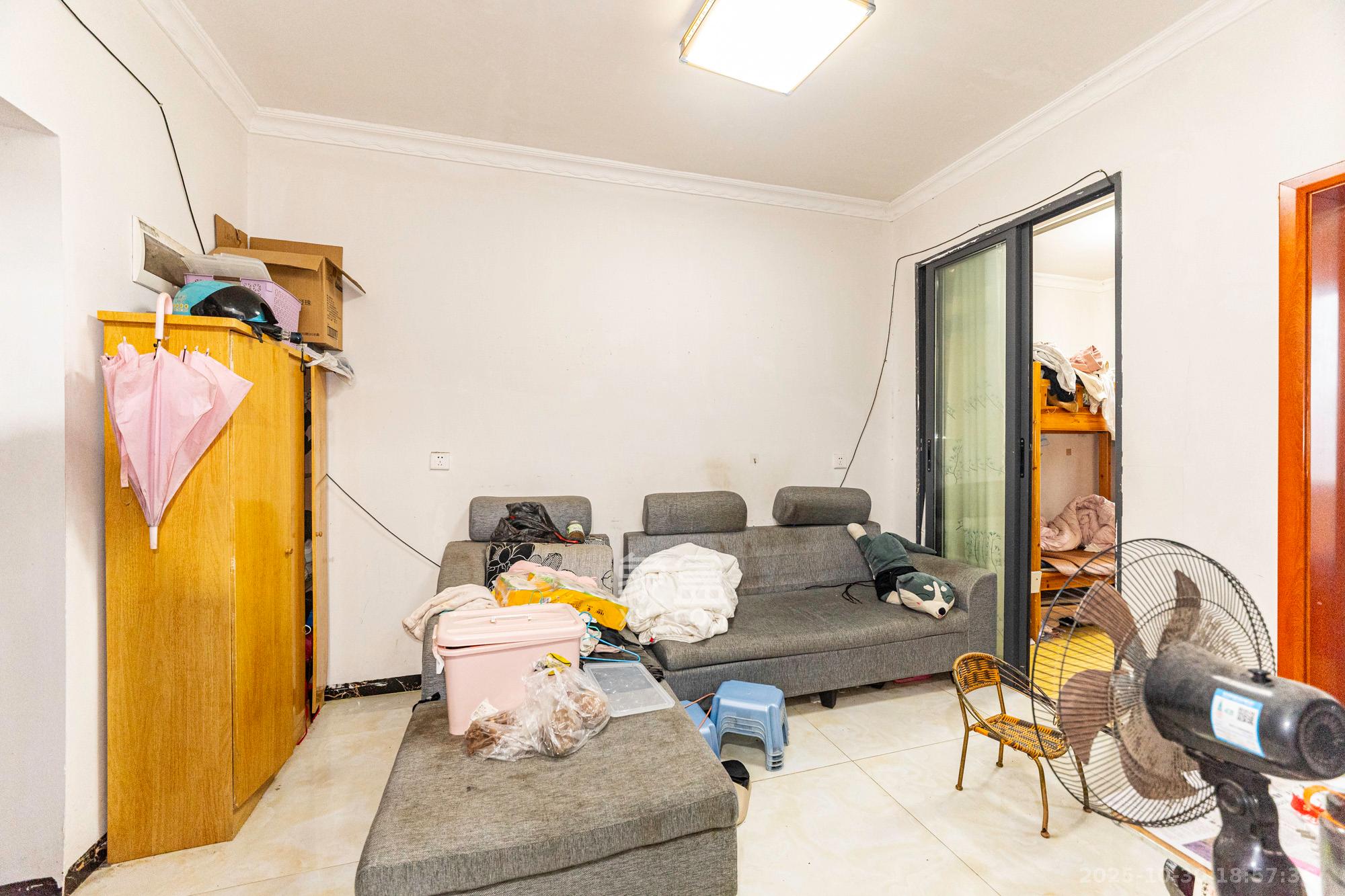 印山蓝色海岸  2室1厅1卫    35.0万客厅