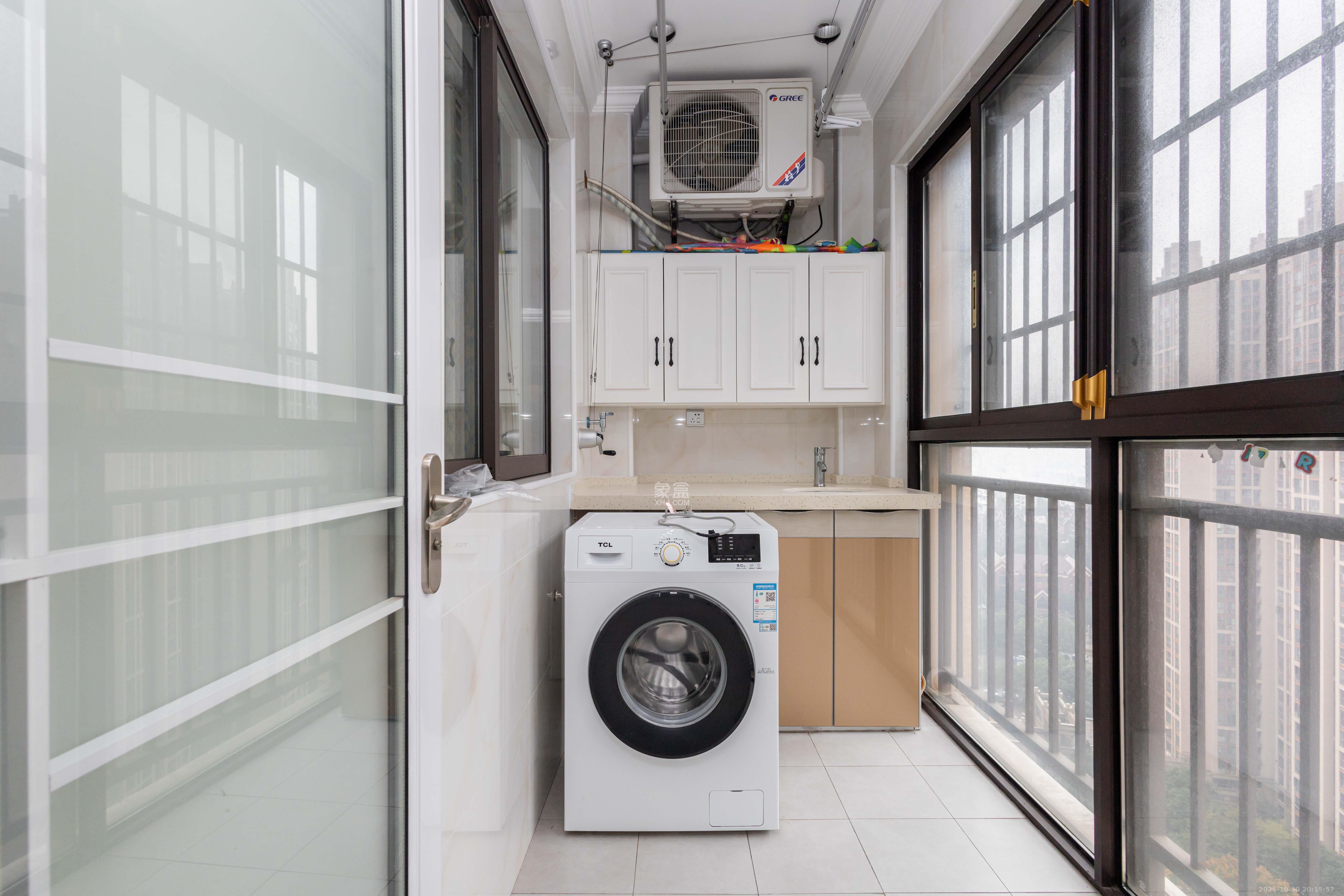 旭辉华庭  3室2厅2卫    75.0万卧室