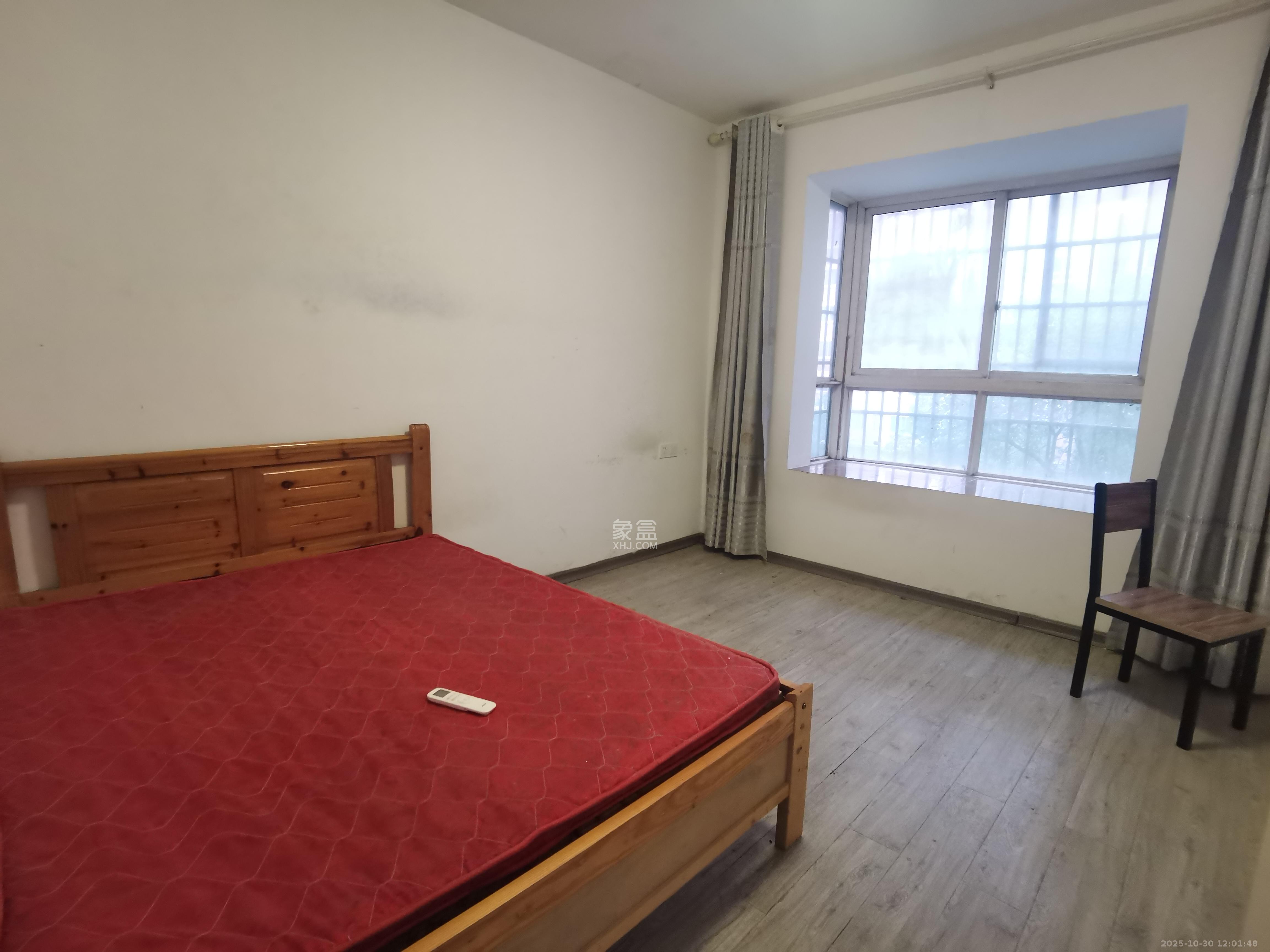 东门尚苑  4室2厅2卫    2200.0元/月室内图