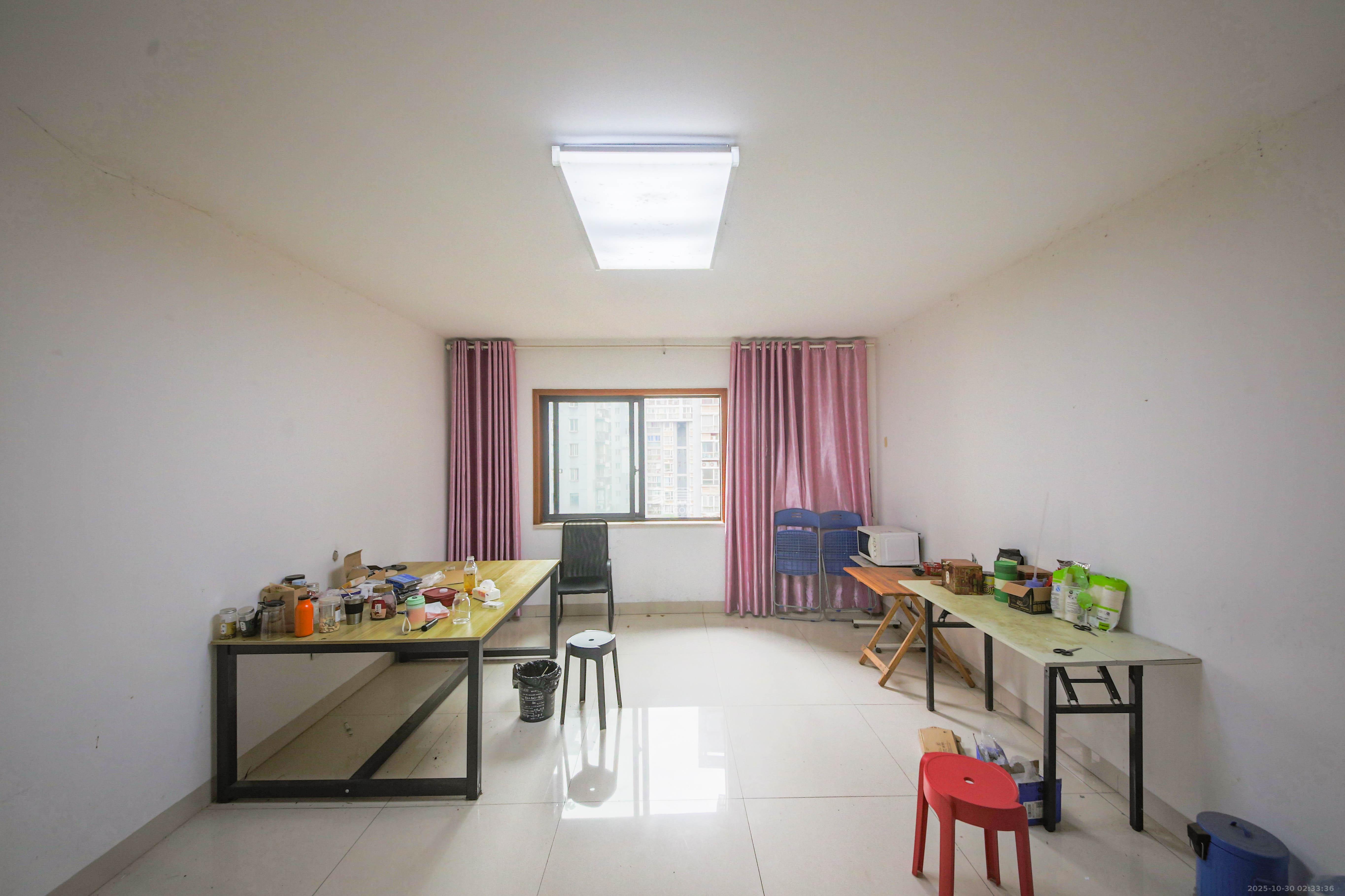 上峰苑（兰亭玥岛）  3室2厅1卫    92.0万客厅