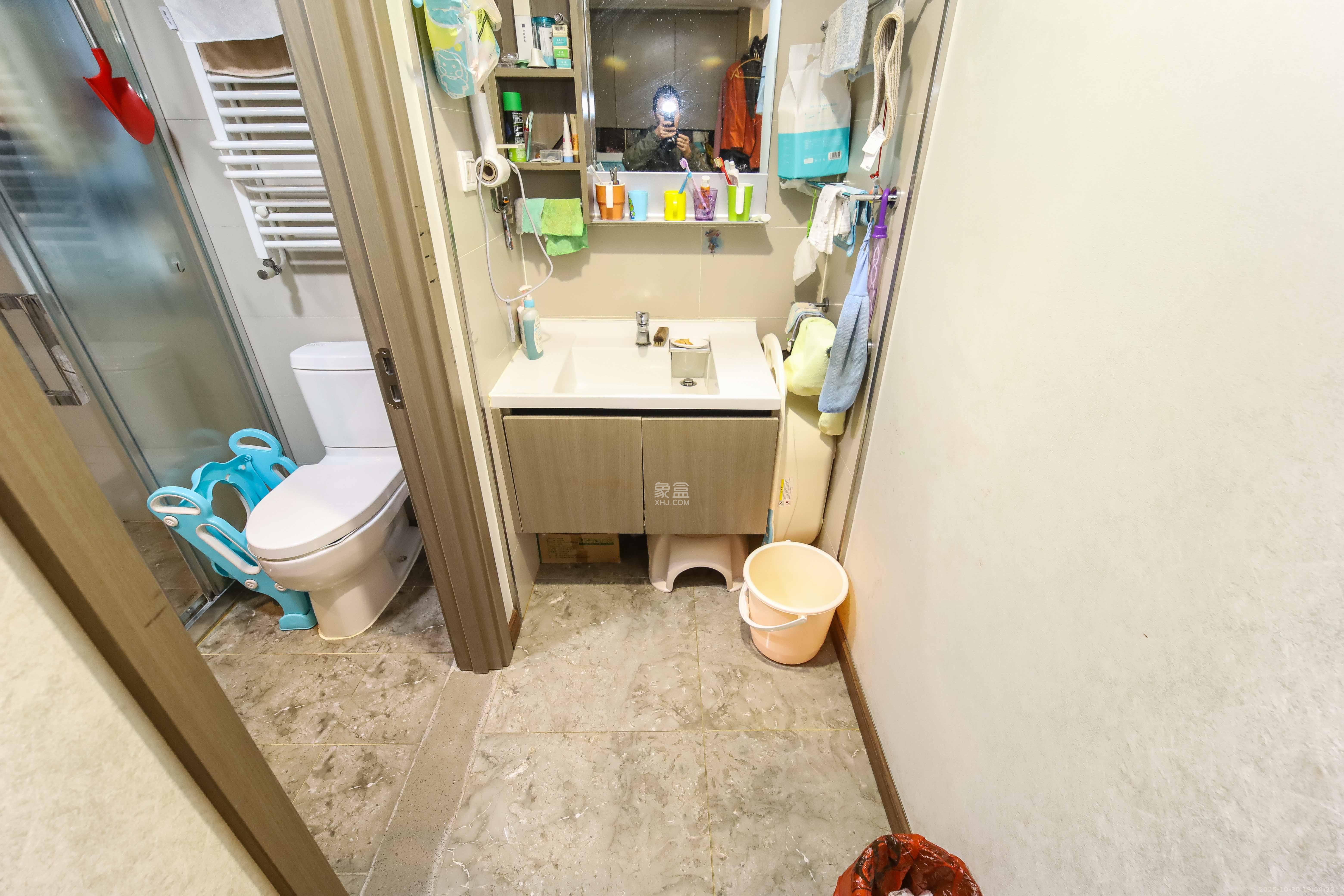 万科金域蓝湾  4室2厅2卫    176.0万卫生间