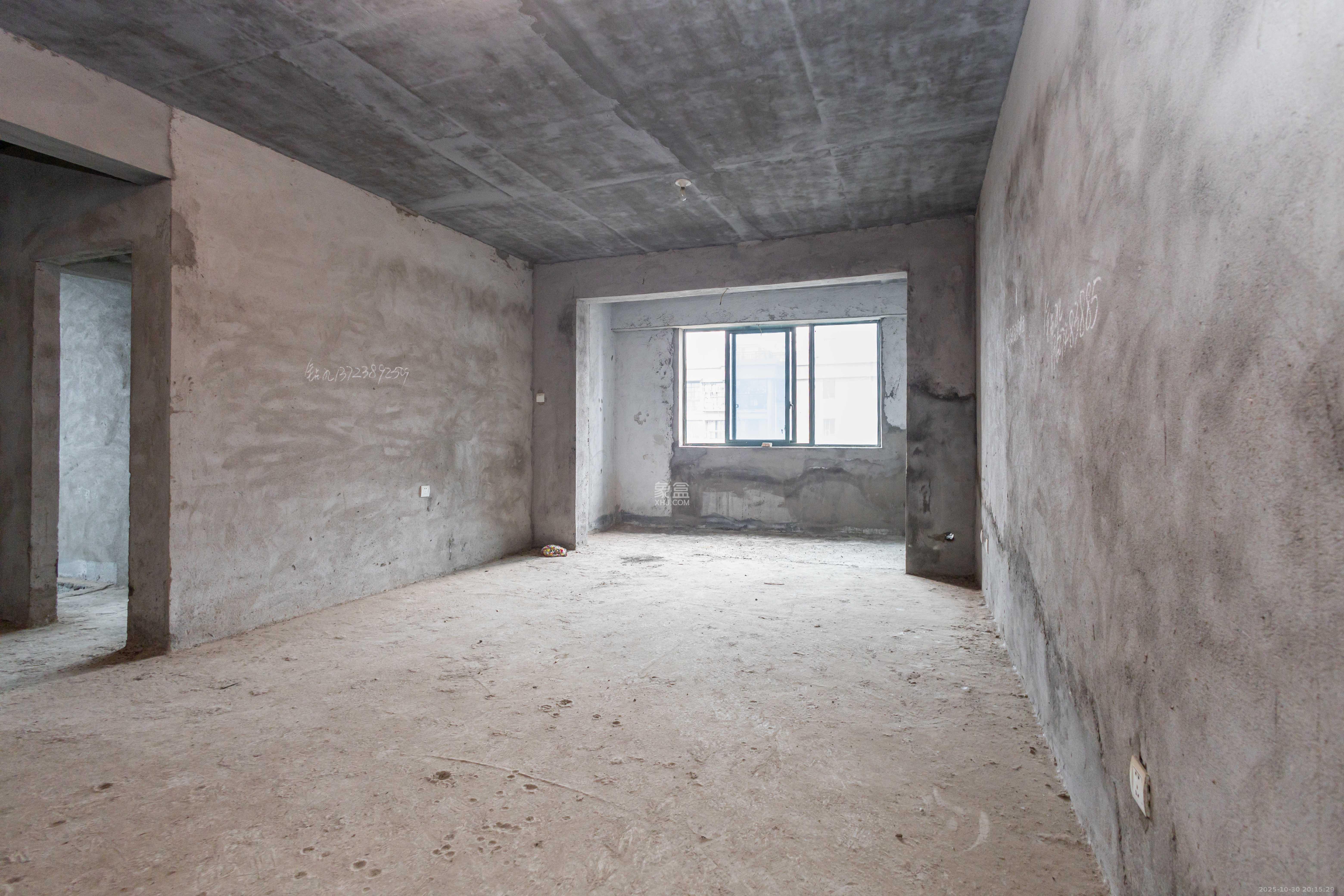 才子佳郡  3室2厅2卫    53.0万客厅