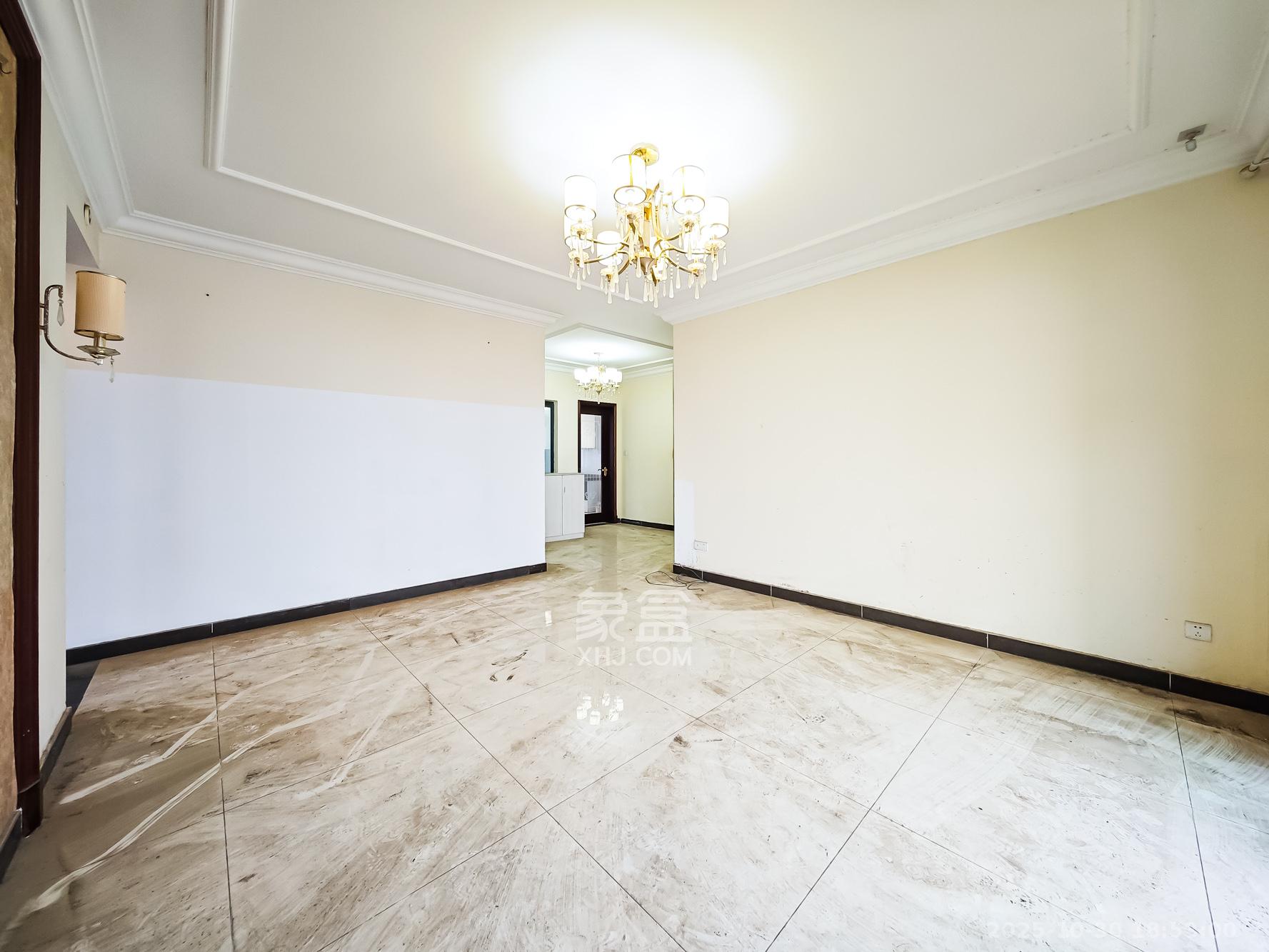 恒大御景天下城一期  4室2厅2卫    88.0万 恒大御景天下城一期  4室2厅2卫    88.0万客厅