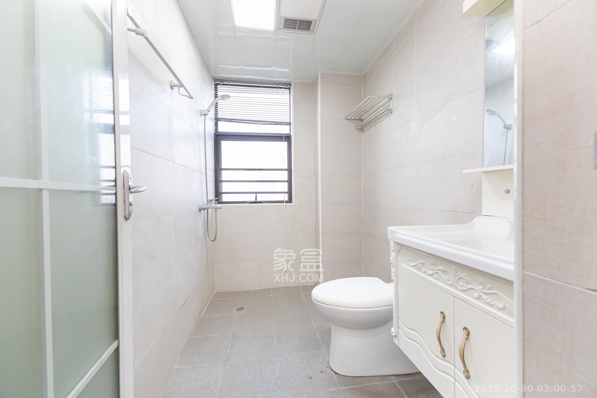 润和又一城  3室2厅2卫    82.0万卫生间