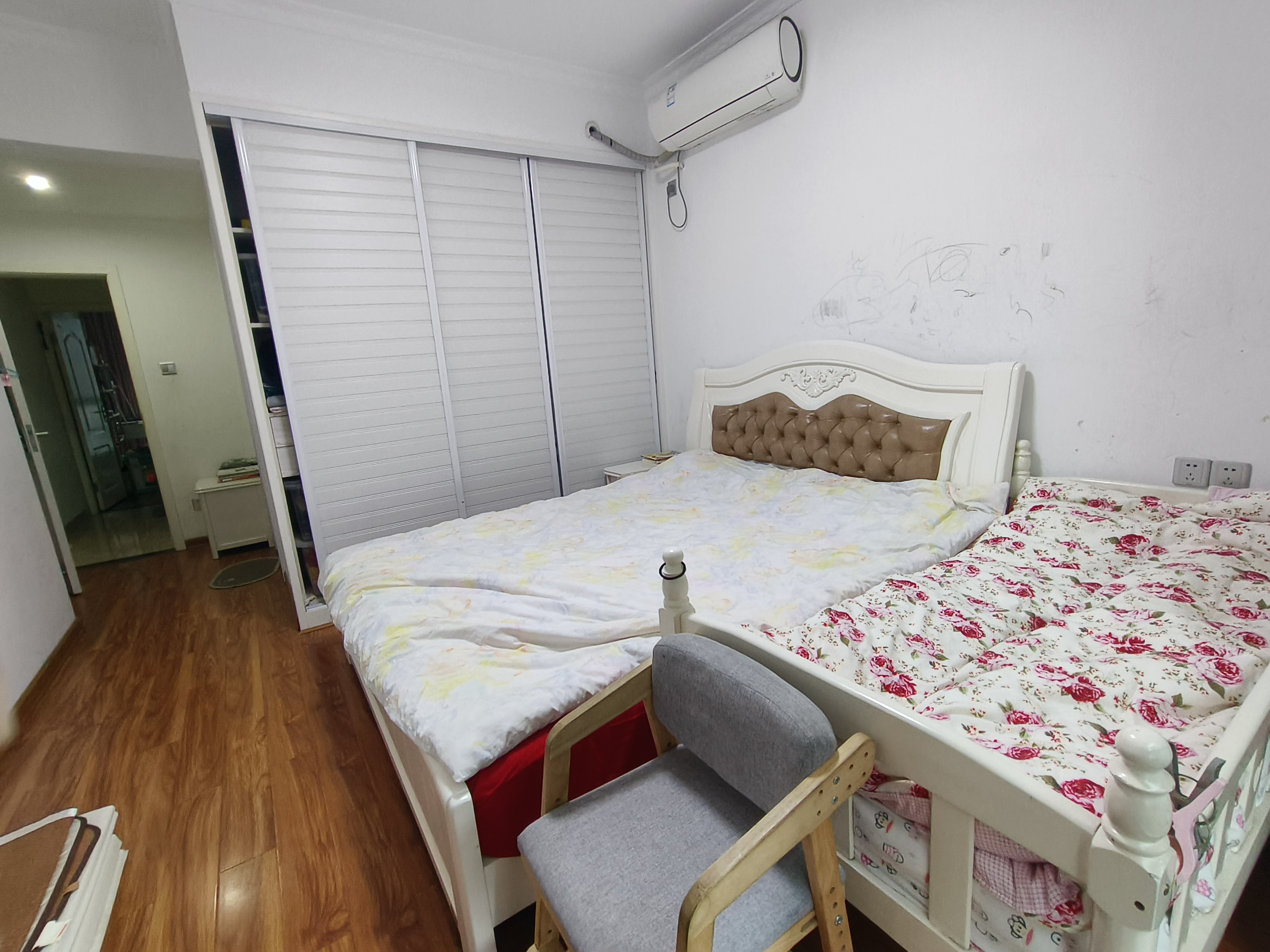 铂金汉宫  3室2厅2卫    56.8万卧室