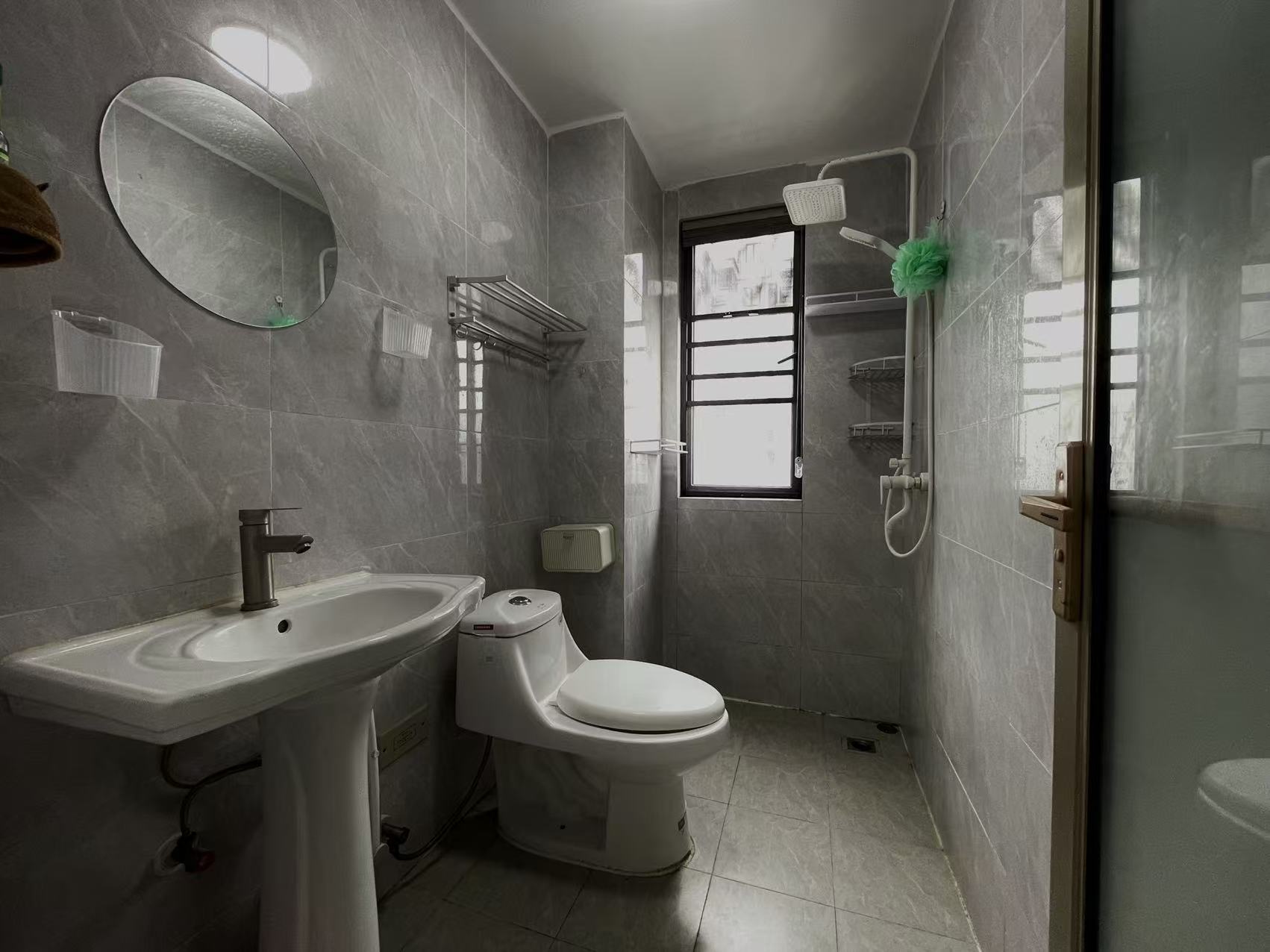 坡博家园四区  2室1厅1卫    2400.0元/月 坡博家园四区  2室1厅1卫    2400.0元/月室内图