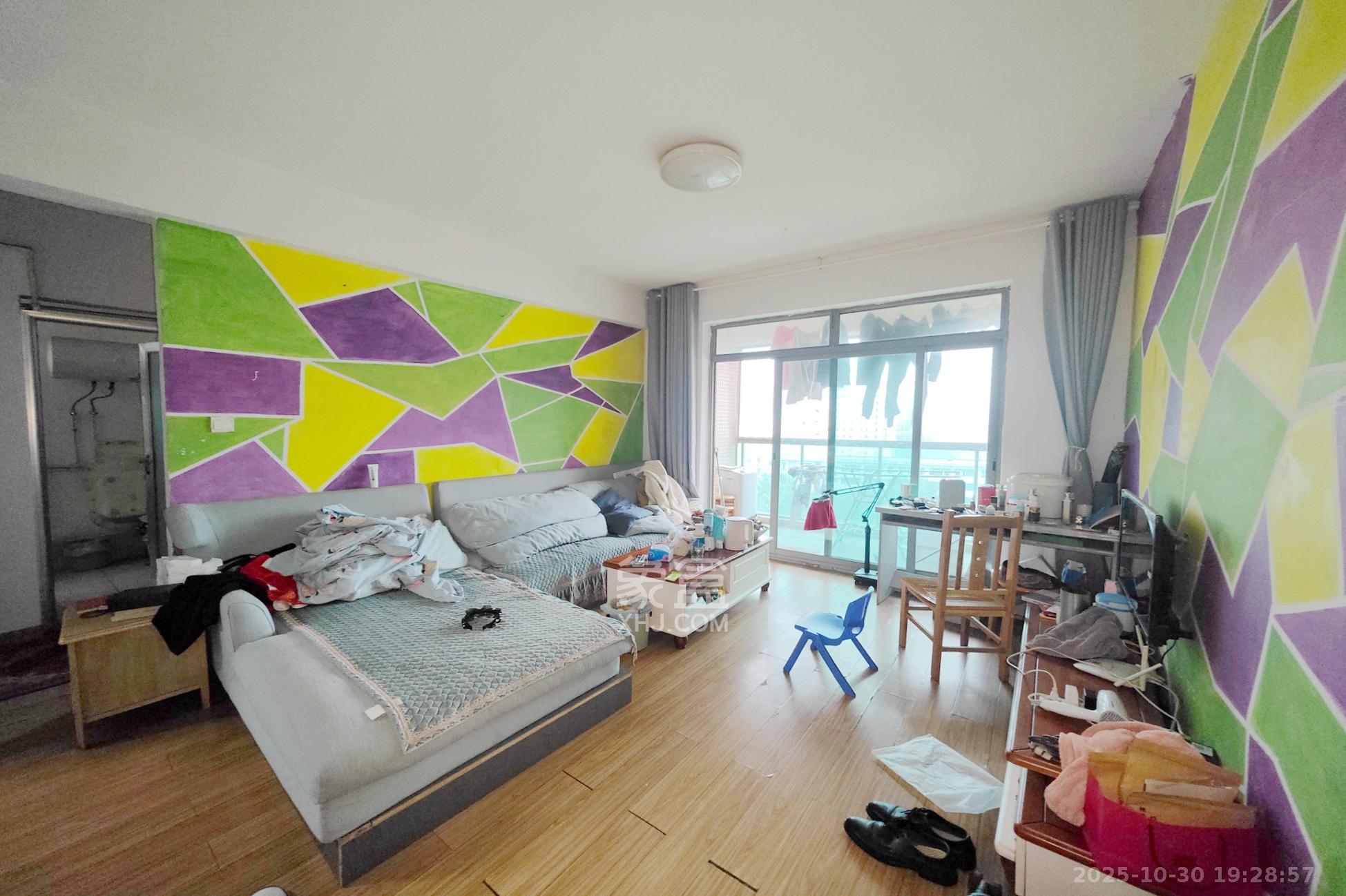 新城新世界一二三期  3室2厅1卫    90.0万客厅