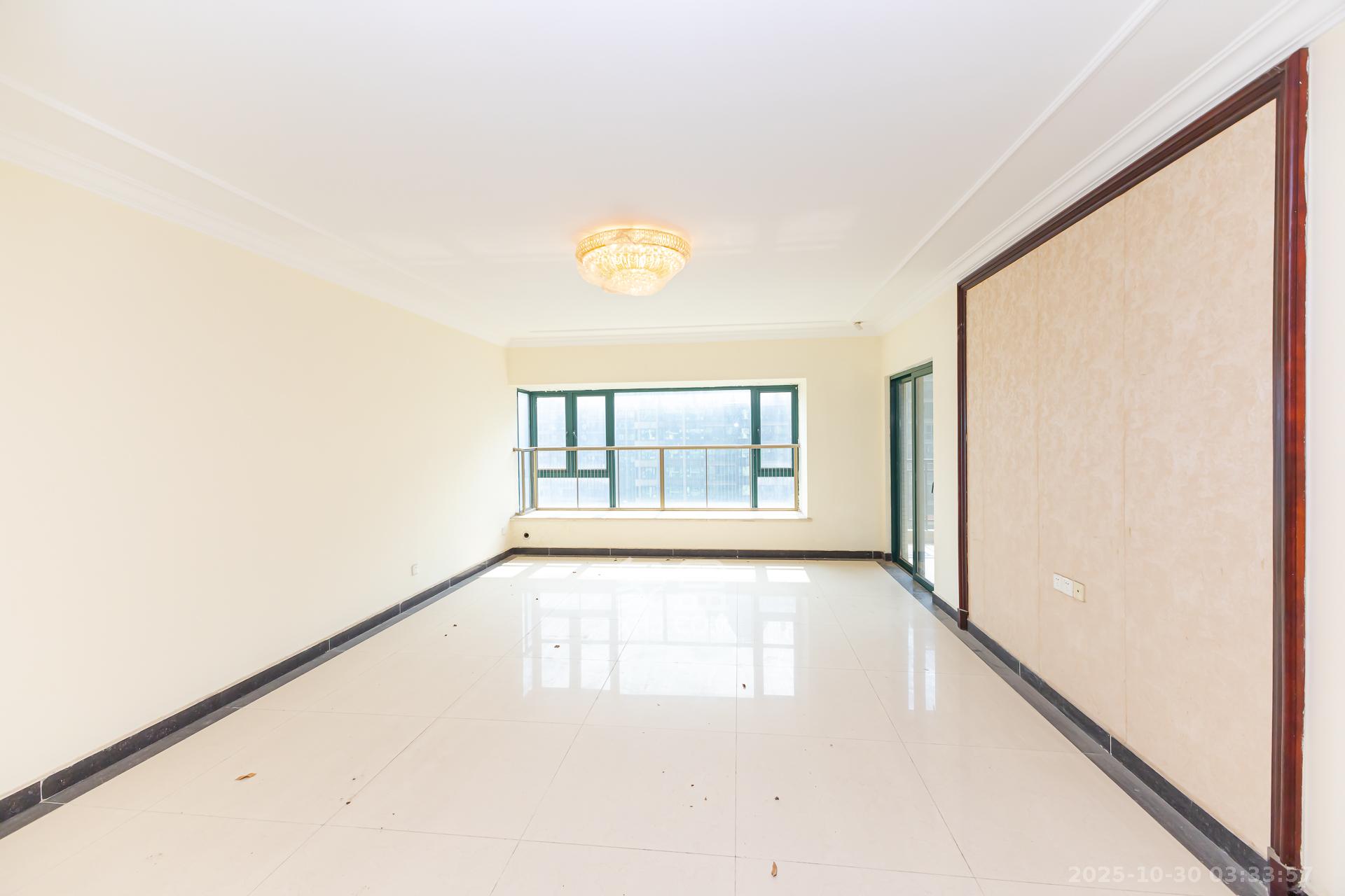 恒大名都  4室2厅4卫    125.0万 恒大名都  4室2厅4卫    125.0万客厅