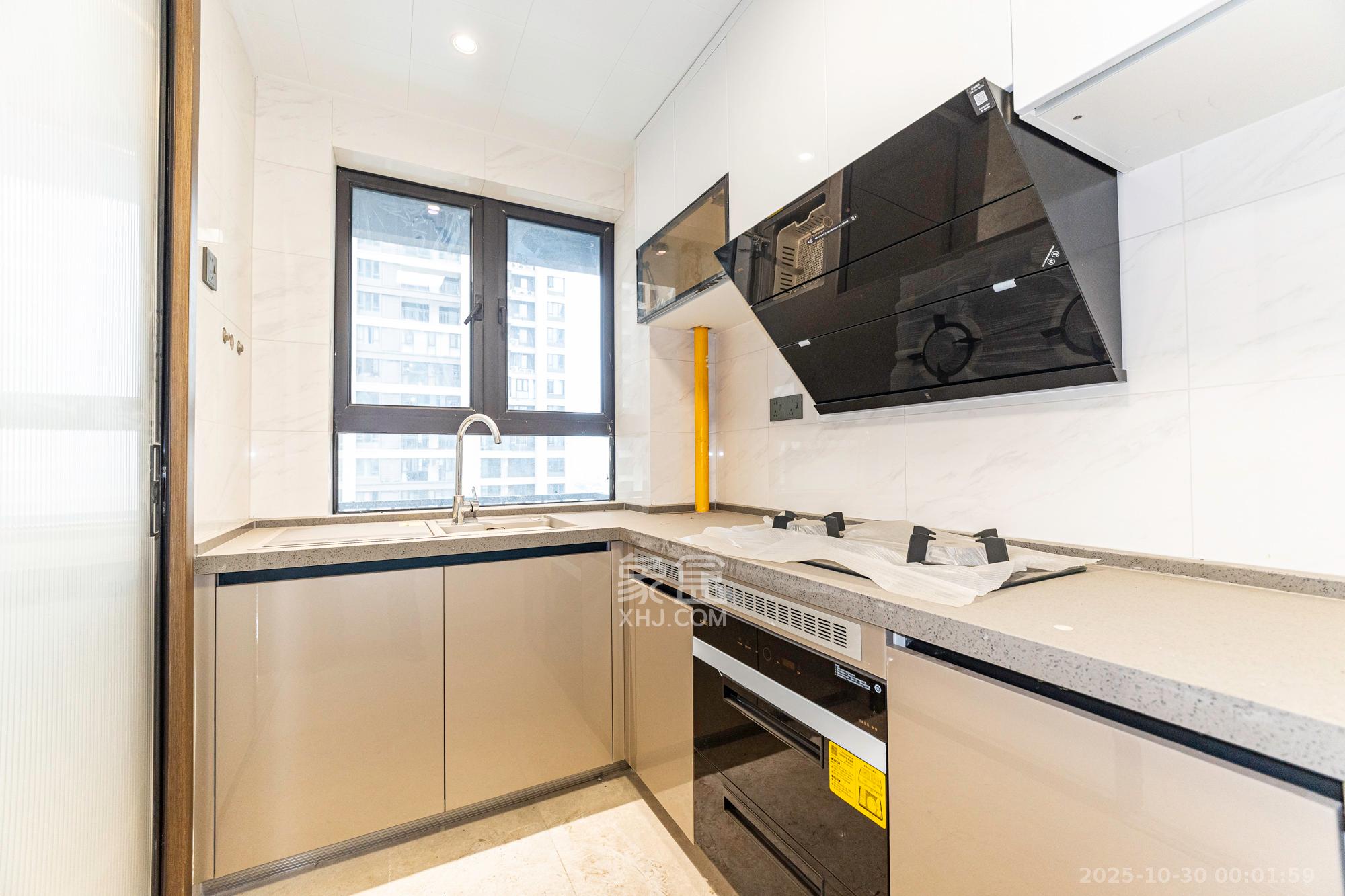 荣盛锦绣学府  4室2厅2卫    103.8万厨房