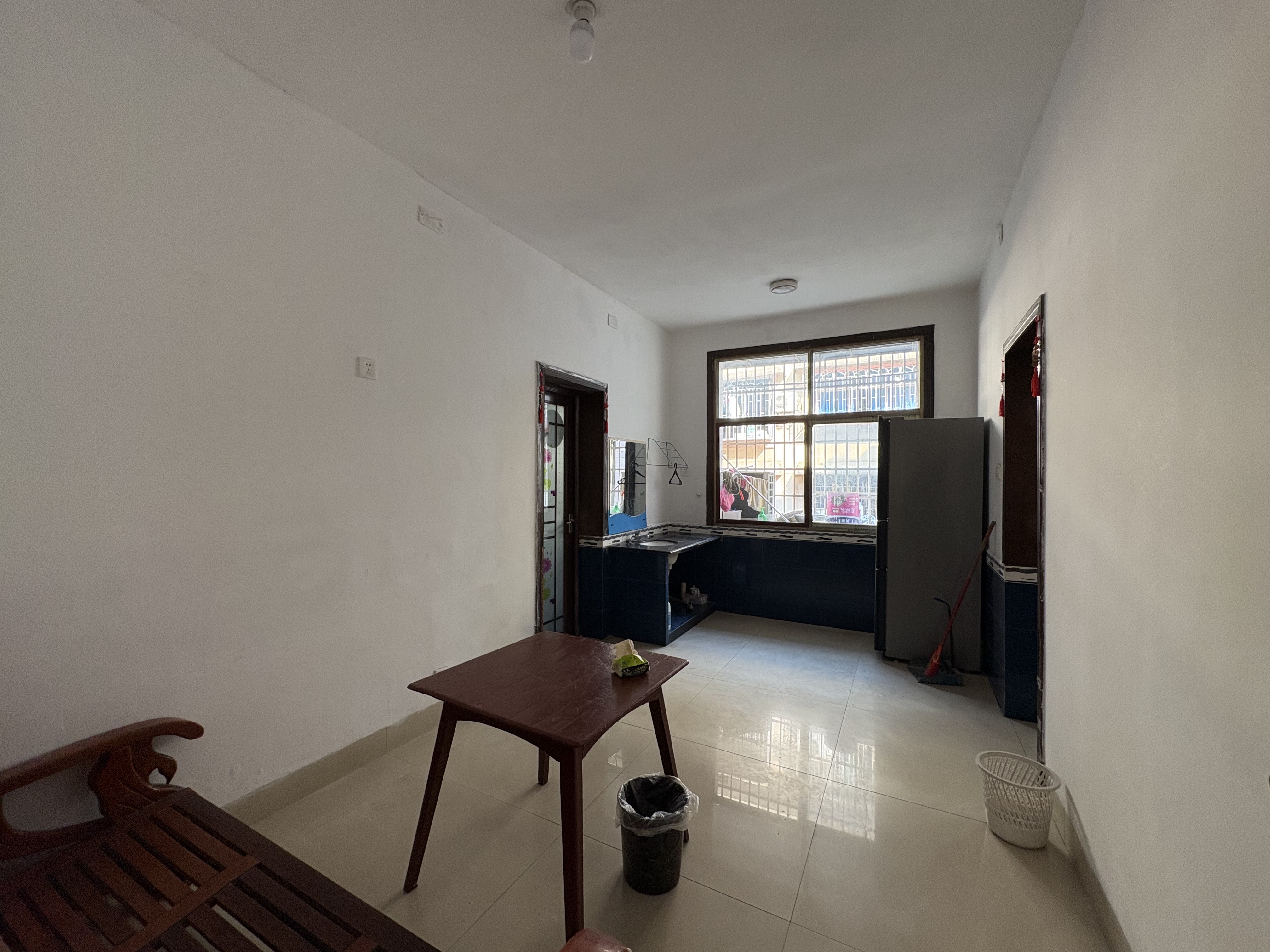 王家小区  4室2厅2卫    52.0万客厅