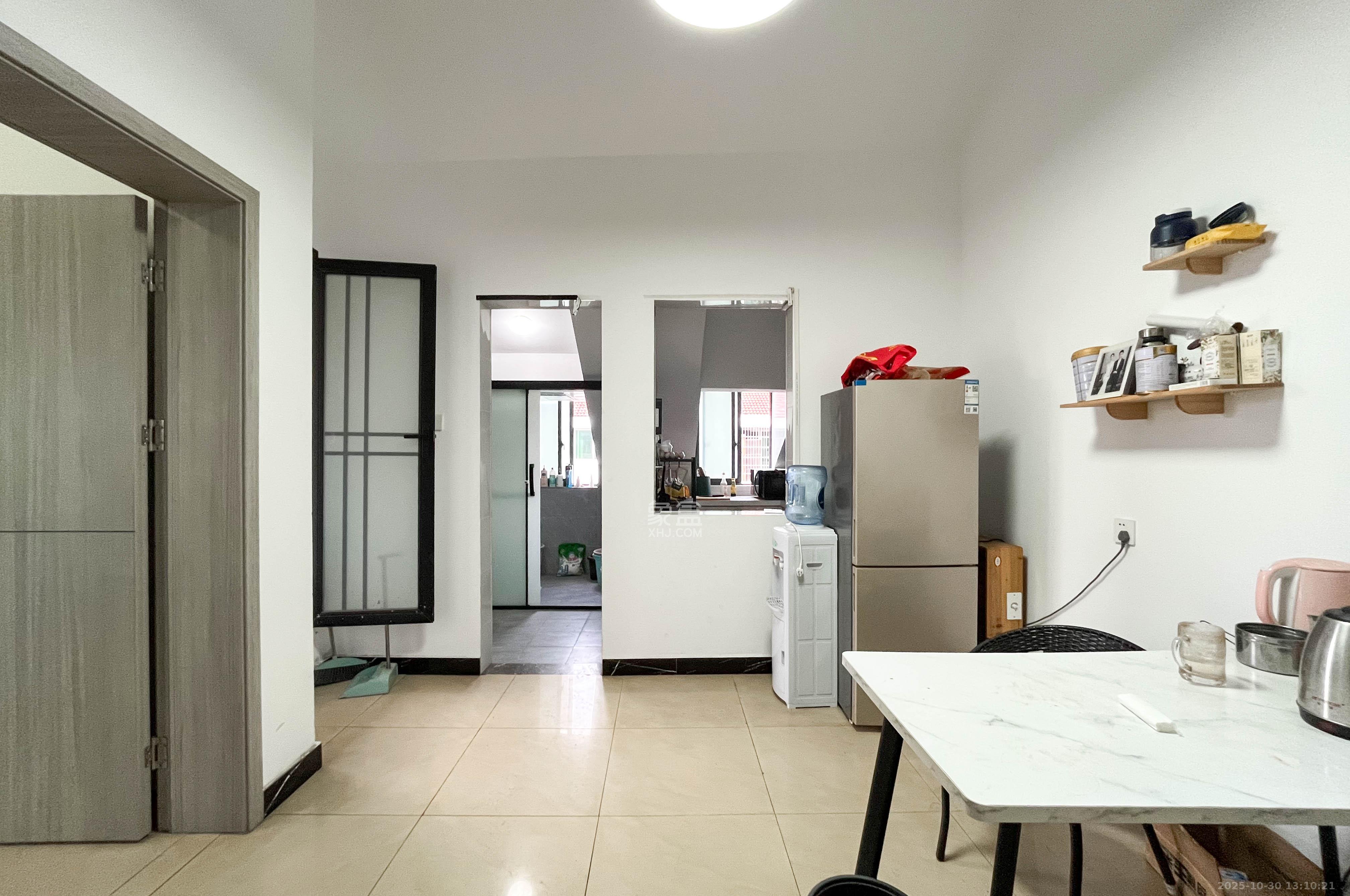 恩瑞麓山名园(龙王港小区)  2室1厅1卫    39.0万 恩瑞麓山名园(龙王港小区)  2室1厅1卫    39.0万客厅