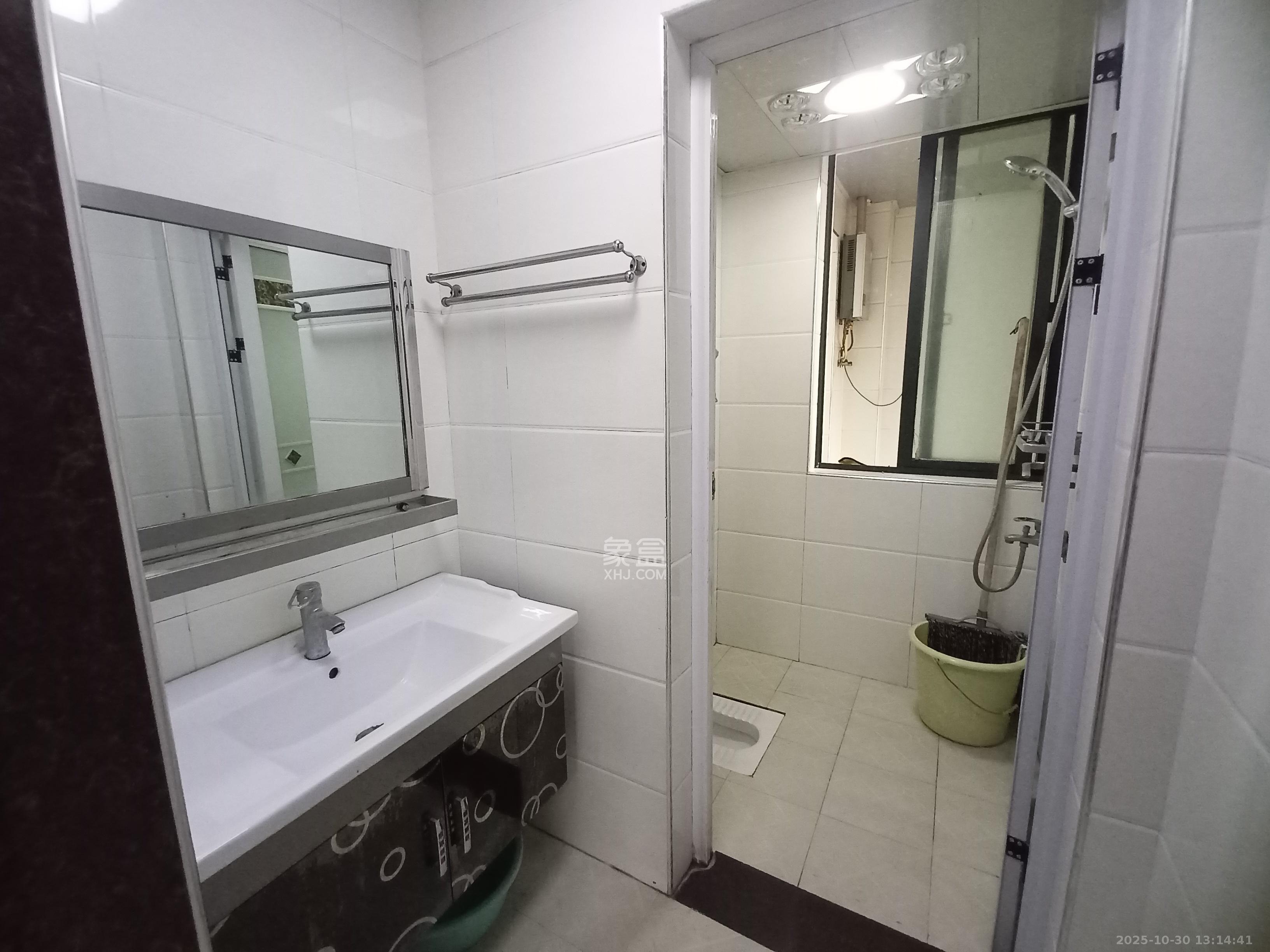 岳华嘉园  2室2厅1卫    1900.0元/月 岳华嘉园  2室2厅1卫    1900.0元/月室内图