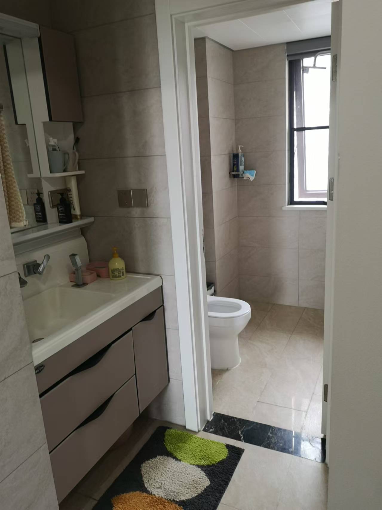 西溪里二期  3室2厅2卫    265.0万客厅